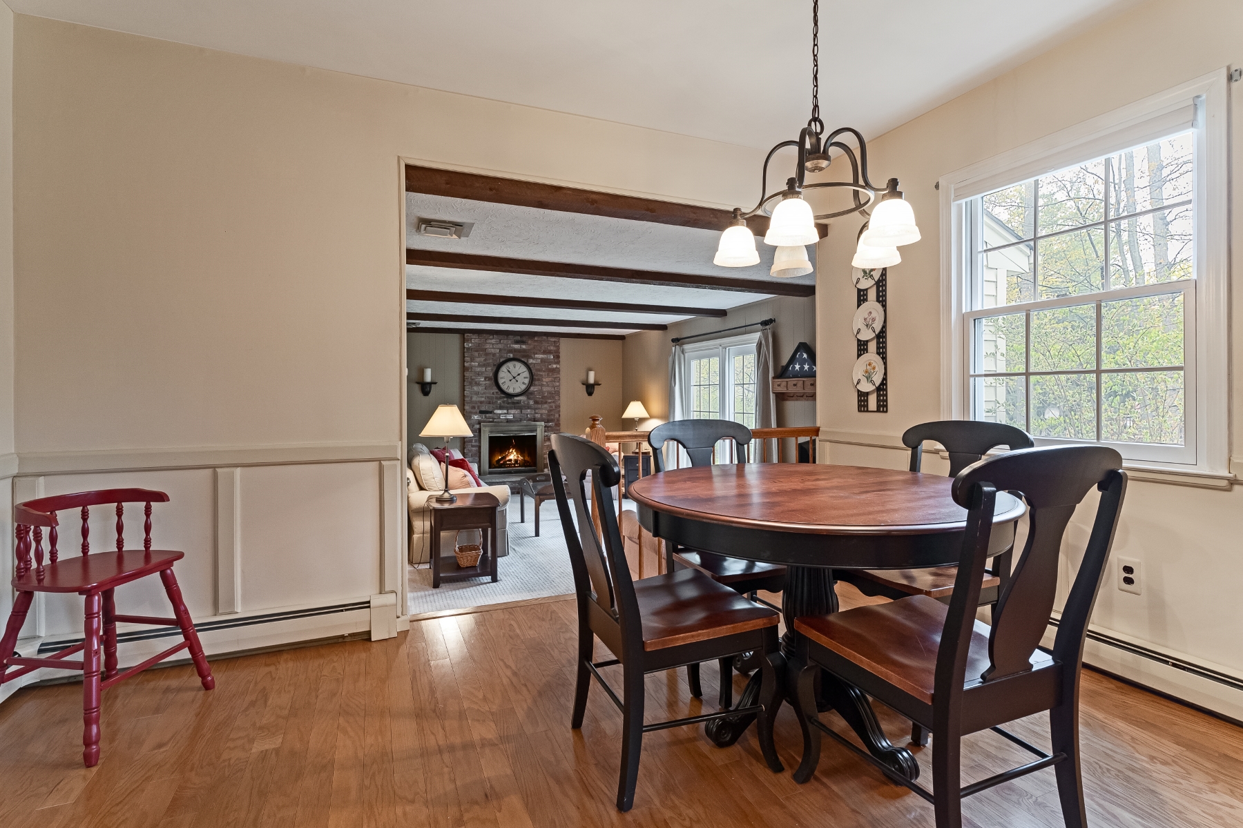  Traditional Center Hall Colonial Located on Lovely Cul-de-Sac - 物件實景