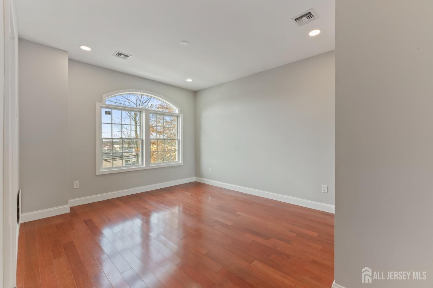 Edison, New Jersey, 08820, United States, 5 Bedrooms Bedrooms, ,5 BathroomsBathrooms,Residential,For Sale,2005259