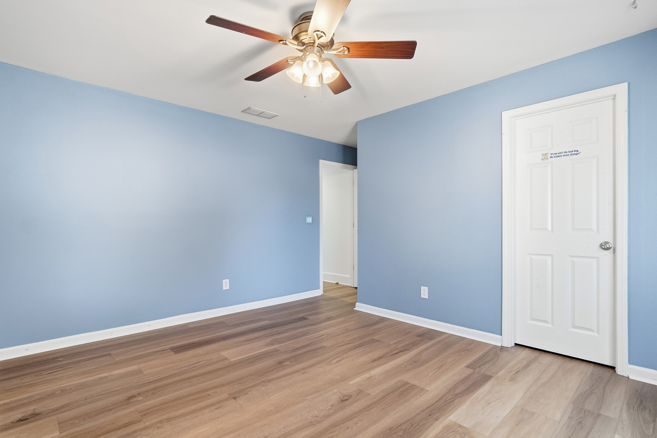  Beautifully Appointed Home in Sought-After Woodmont - 物件實景