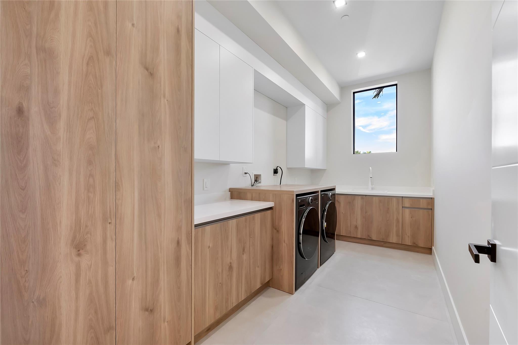 Plantation, Florida, 33323, United States, 6 Bedrooms Bedrooms, ,8 BathroomsBathrooms,Residential,For Sale,1984384