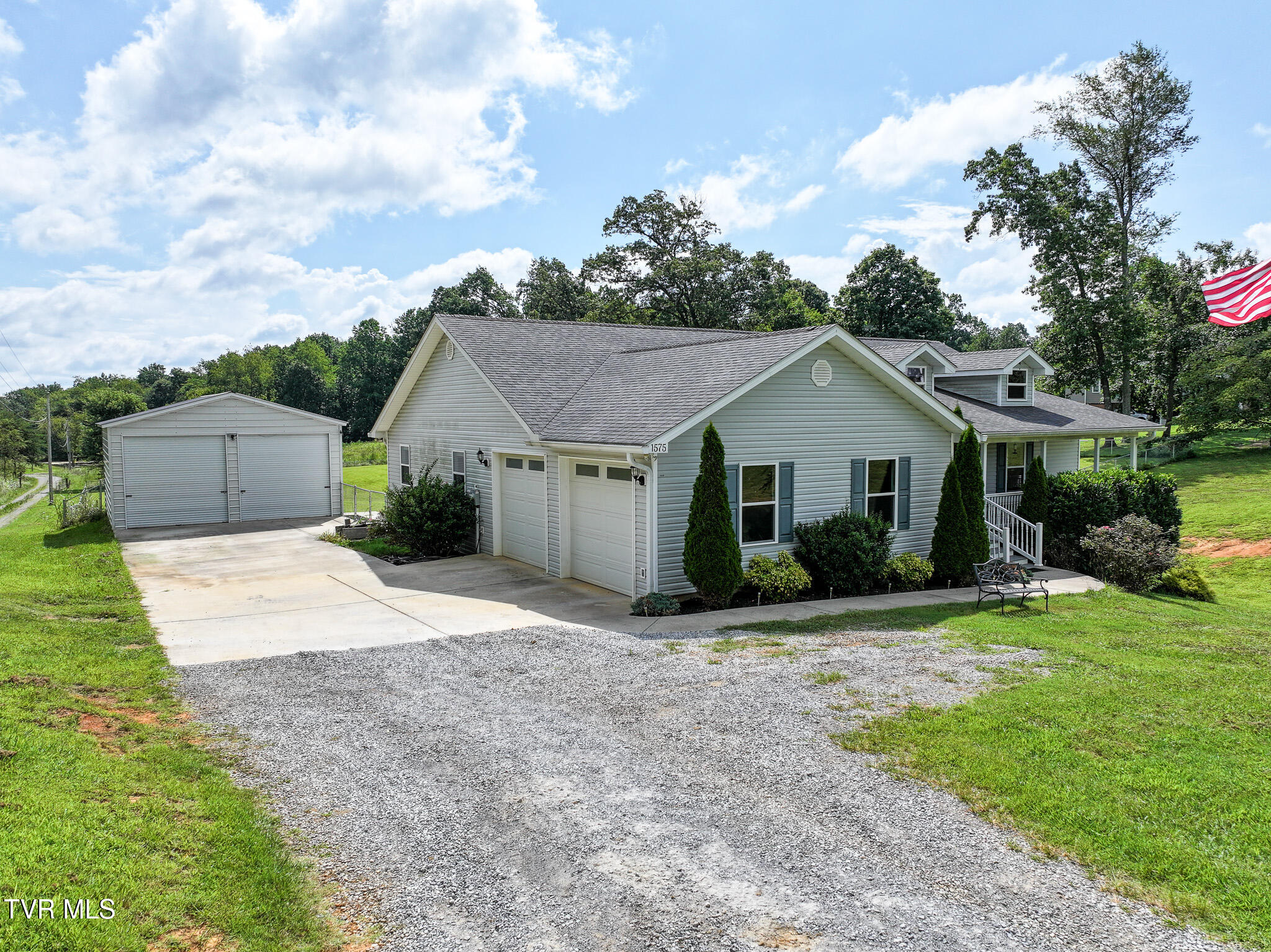 Greeneville, Tennessee, 37745, United States, 3 Bedrooms Bedrooms, ,3 BathroomsBathrooms,Residential,For Sale,1944851