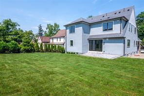 New Rochelle, New York, 10801, United States, 6 Bedrooms Bedrooms, ,5 BathroomsBathrooms,Residential,For Sale,1980613