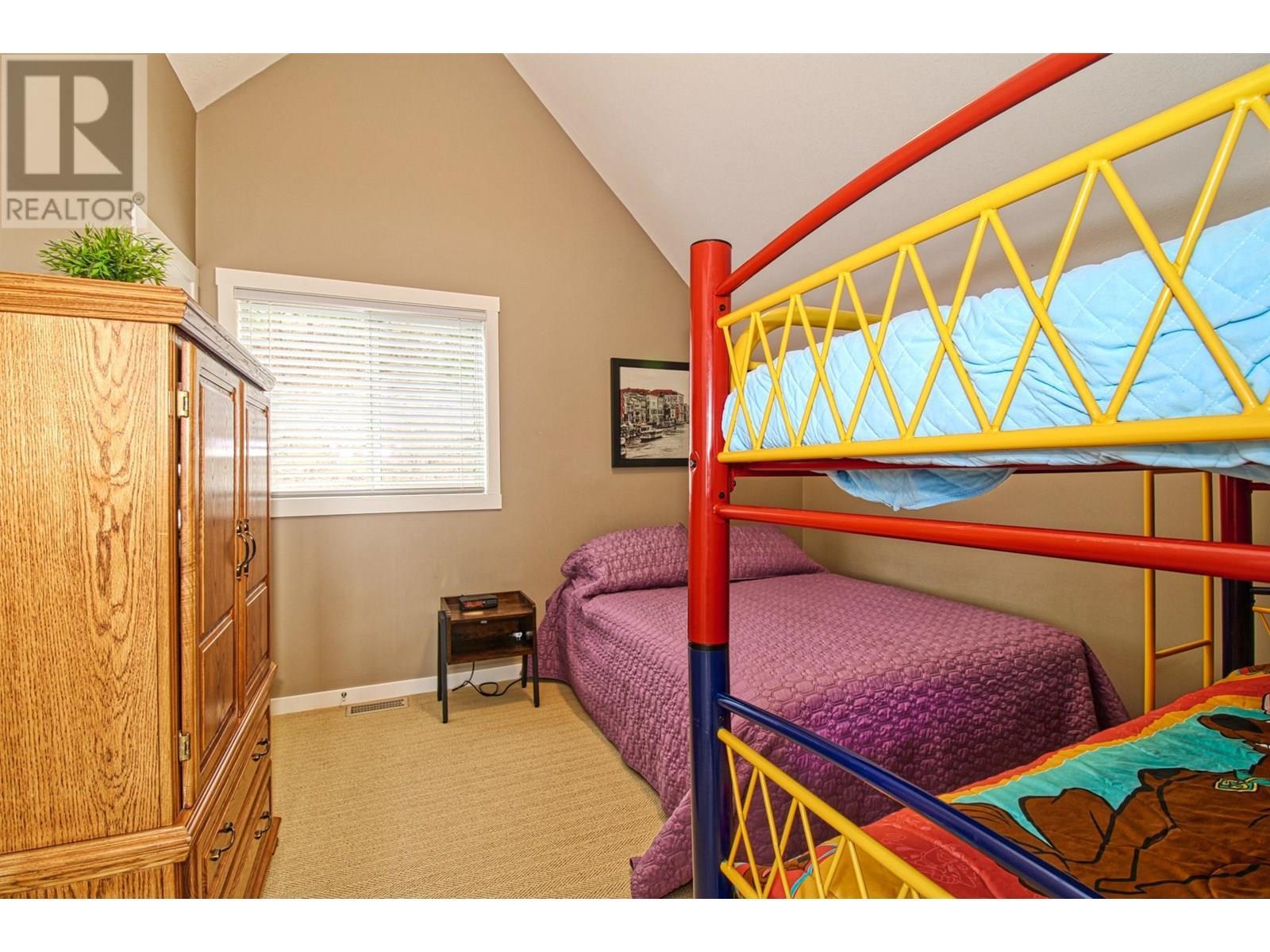 KELOWNA, British Columbia, V1Z 3R8, CA, 3 Bedrooms Bedrooms, ,2 BathroomsBathrooms,Residential,For Sale,1892697