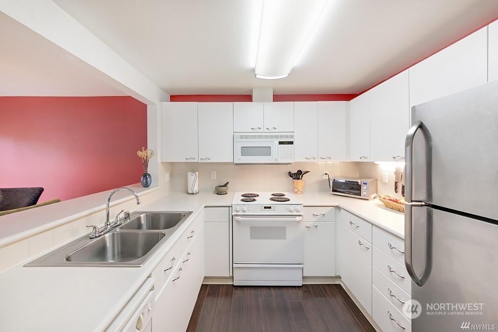 3658 DAYTON AVENUE N 301, SEATTLE, Washington, 98103, United States, 1 Bedroom Bedrooms, ,1 BathroomBathrooms,Residential,For Sale,3658 DAYTON AVENUE N 301,1437136