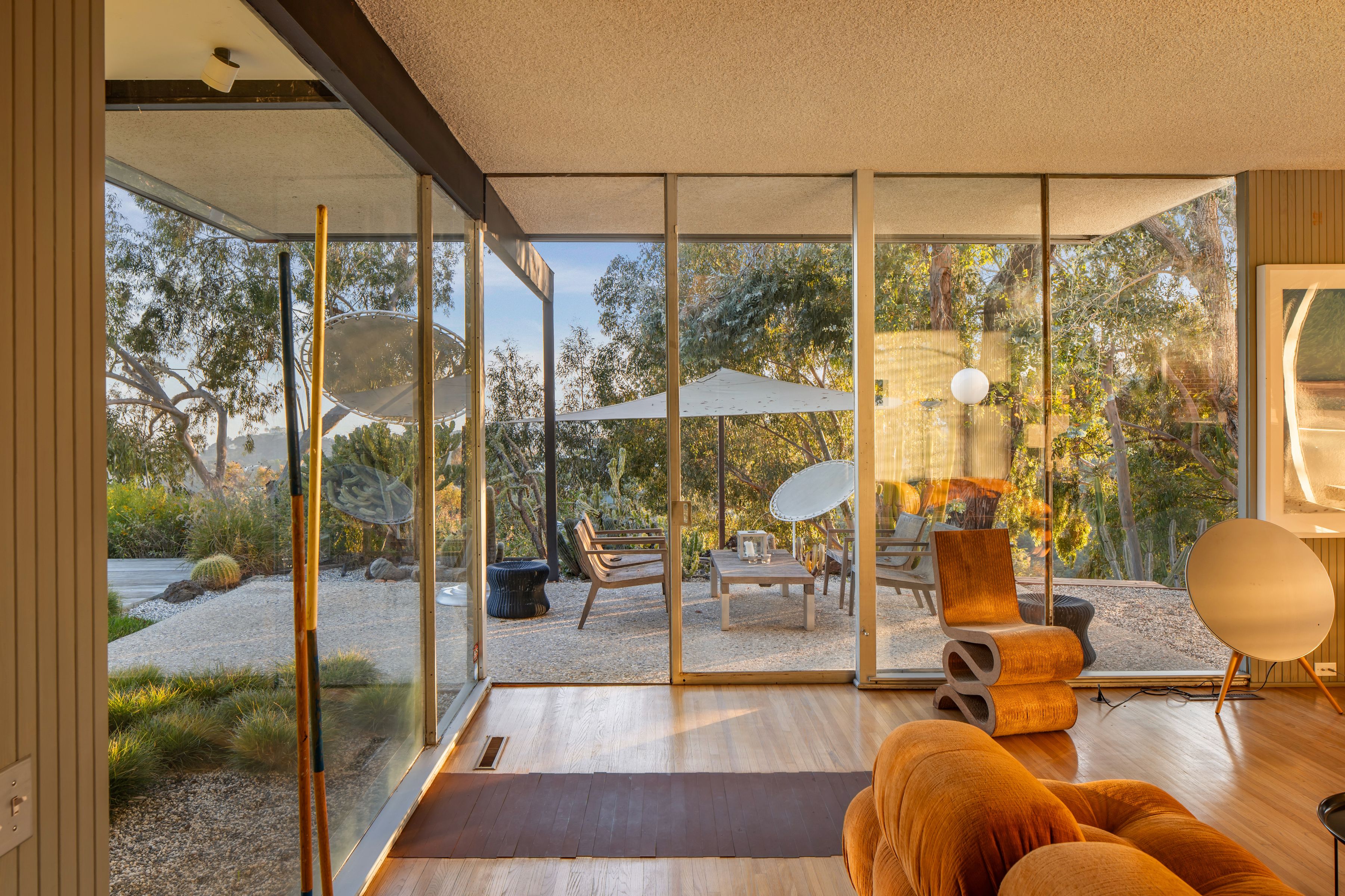  1531  N Tigertail Rd - 物件實景