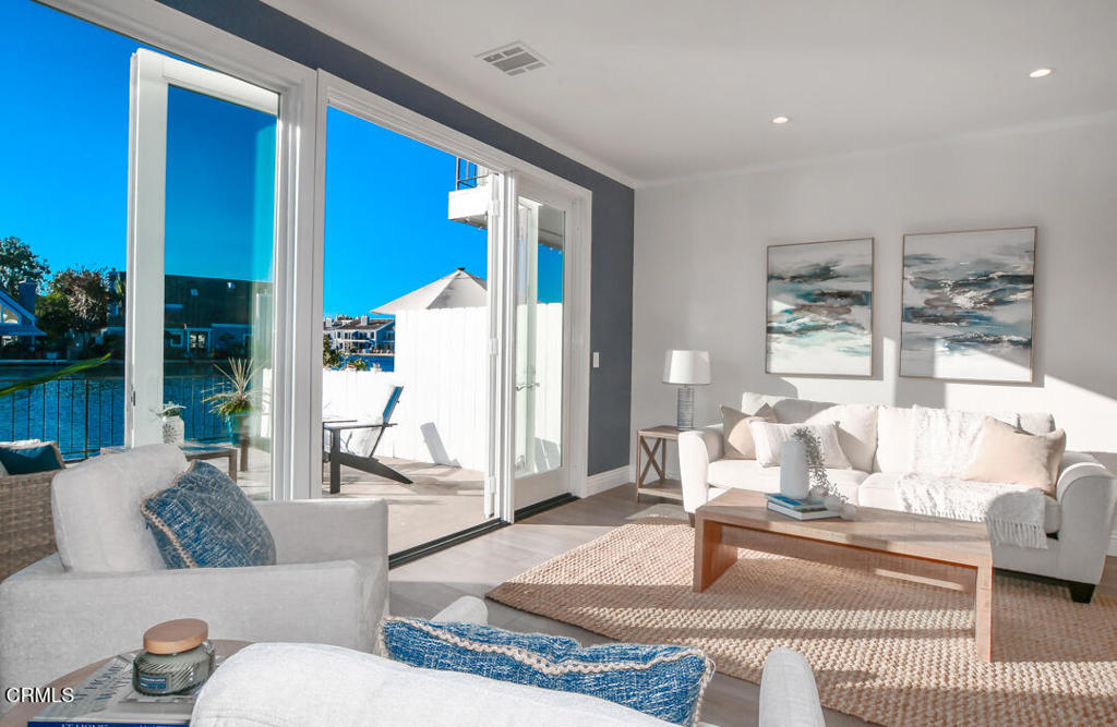 Huntington Beach, California, 92649, United States, 3 Bedrooms Bedrooms, ,3 BathroomsBathrooms,Residential,For Sale,1990906