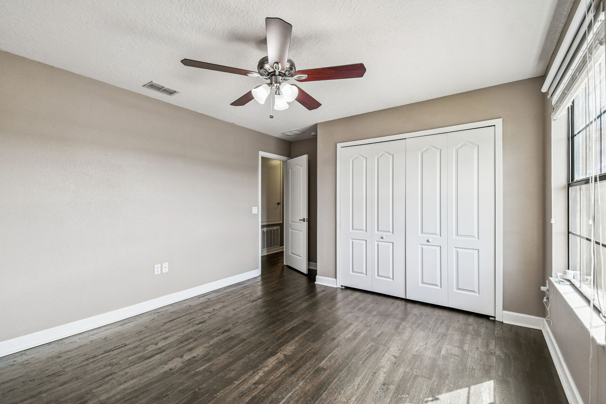 New Port Richey, Florida, 34655, United States, 6 Bedrooms Bedrooms, ,4 BathroomsBathrooms,Residential,For Sale,1980137