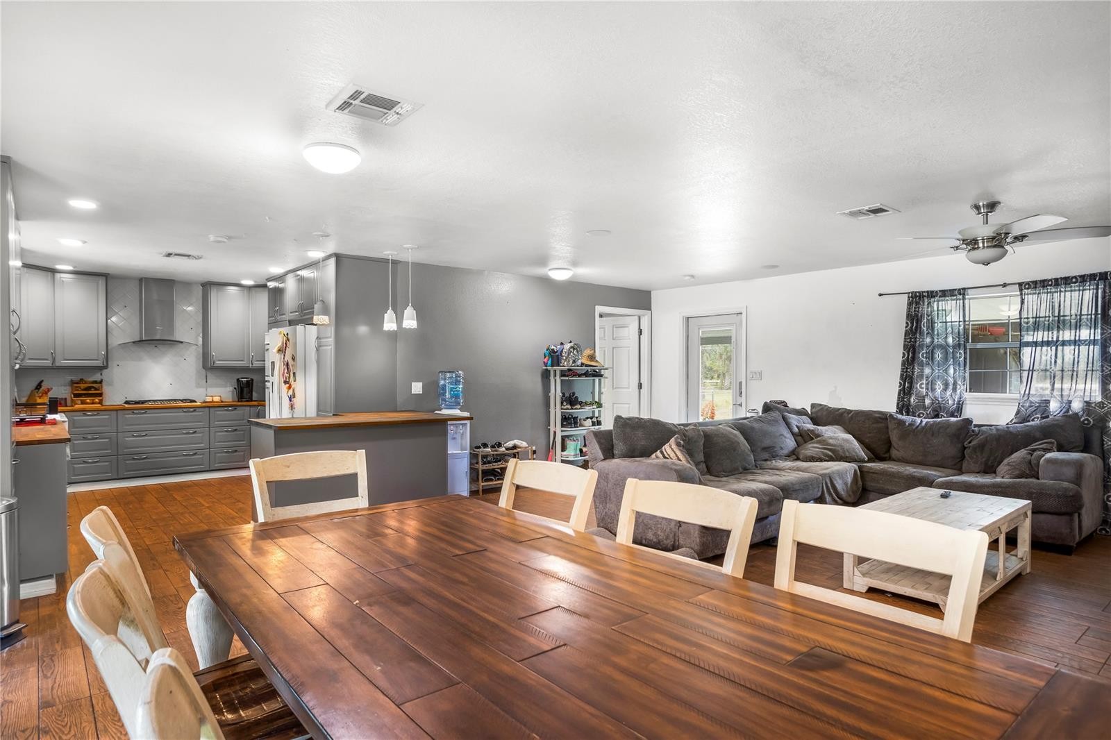 MIMS, Florida, 32754, United States, 3 Bedrooms Bedrooms, ,2 BathroomsBathrooms,Residential,For Sale,1878459