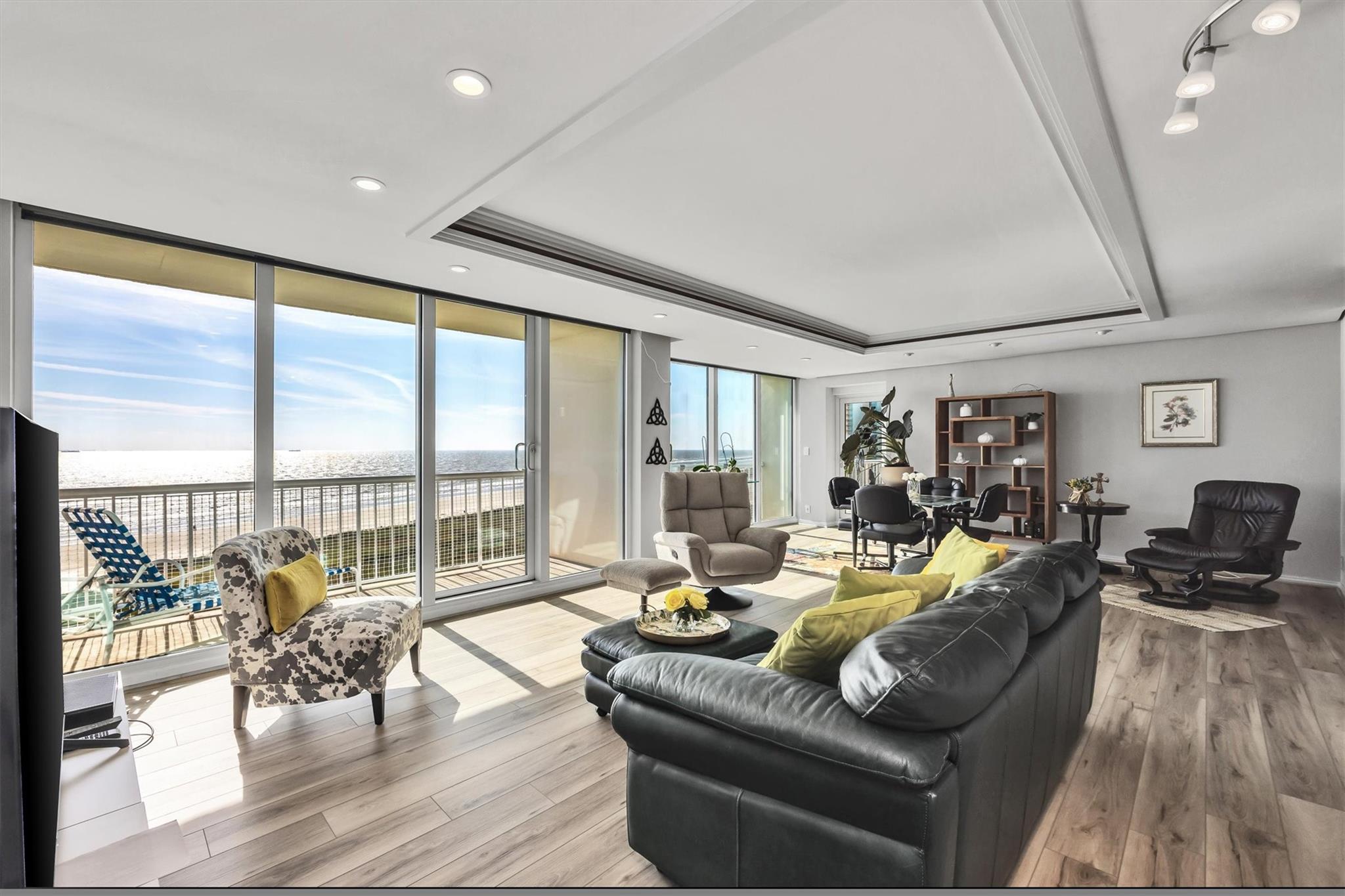 Galveston, Texas, 77550, United States, 2 Bedrooms Bedrooms, ,2 BathroomsBathrooms,Residential,For Sale,1827933