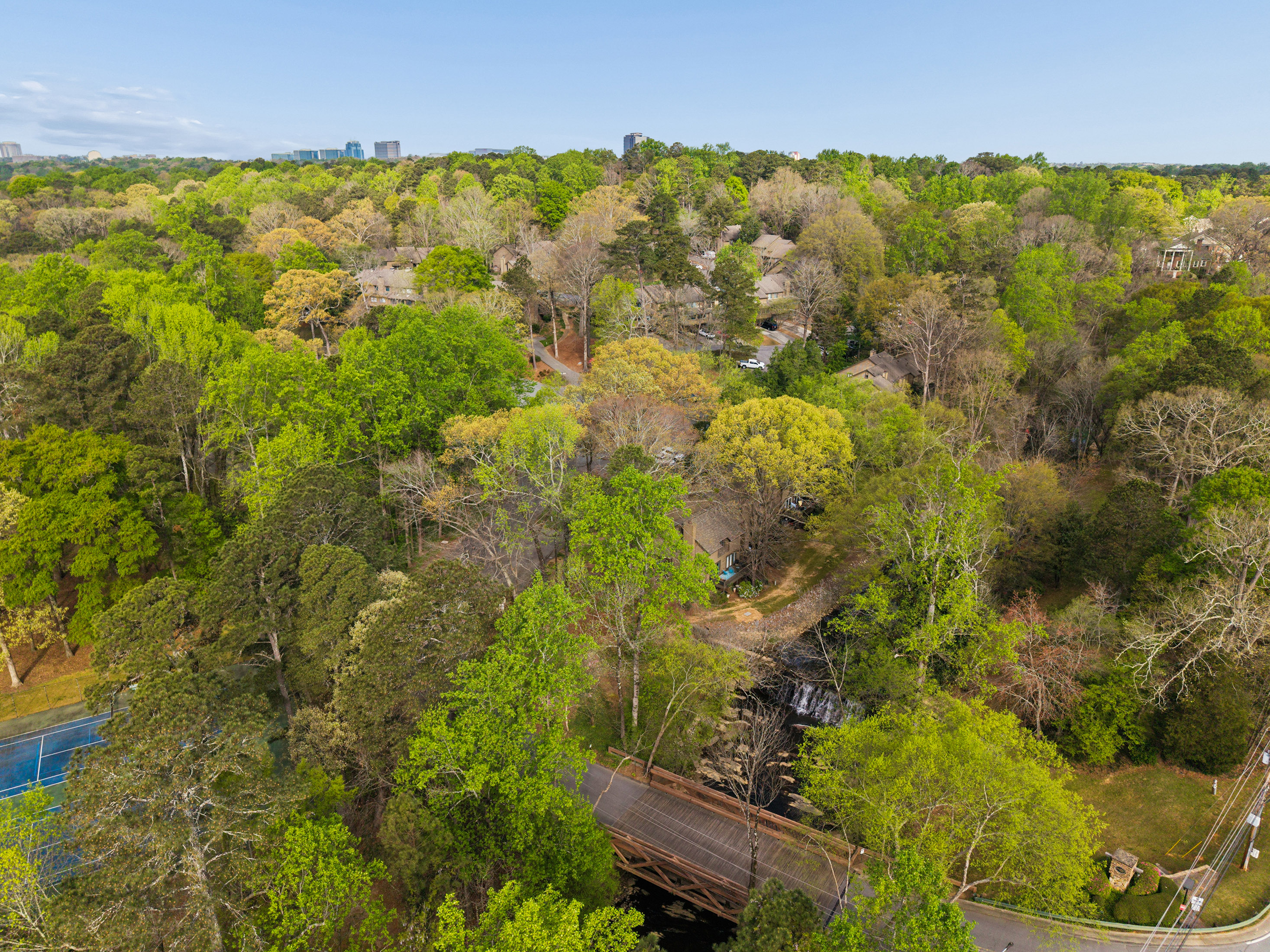  Lovingly Maintained and Thoughtfully Updated Residence - 物件實景