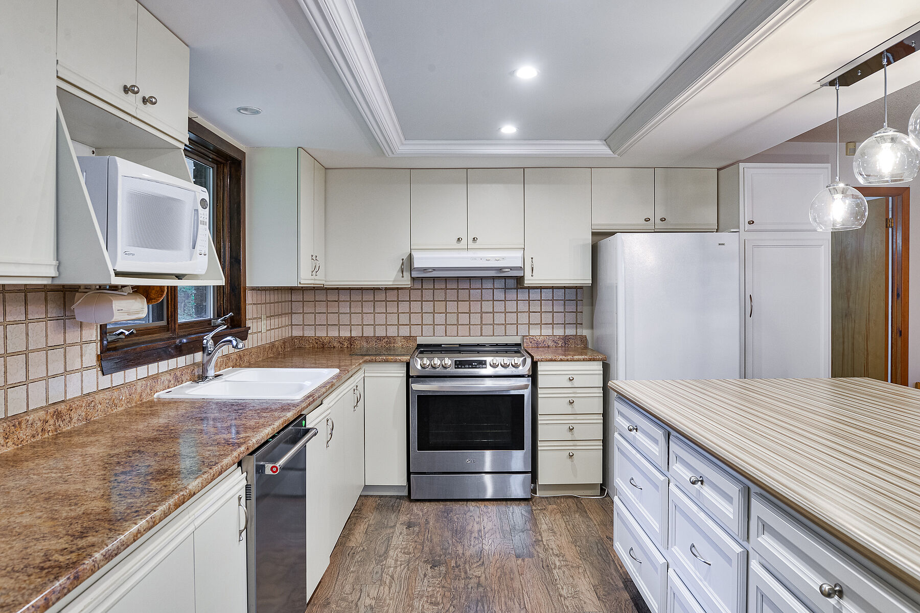  Solid Brick Raised Bungalow - 物件實景