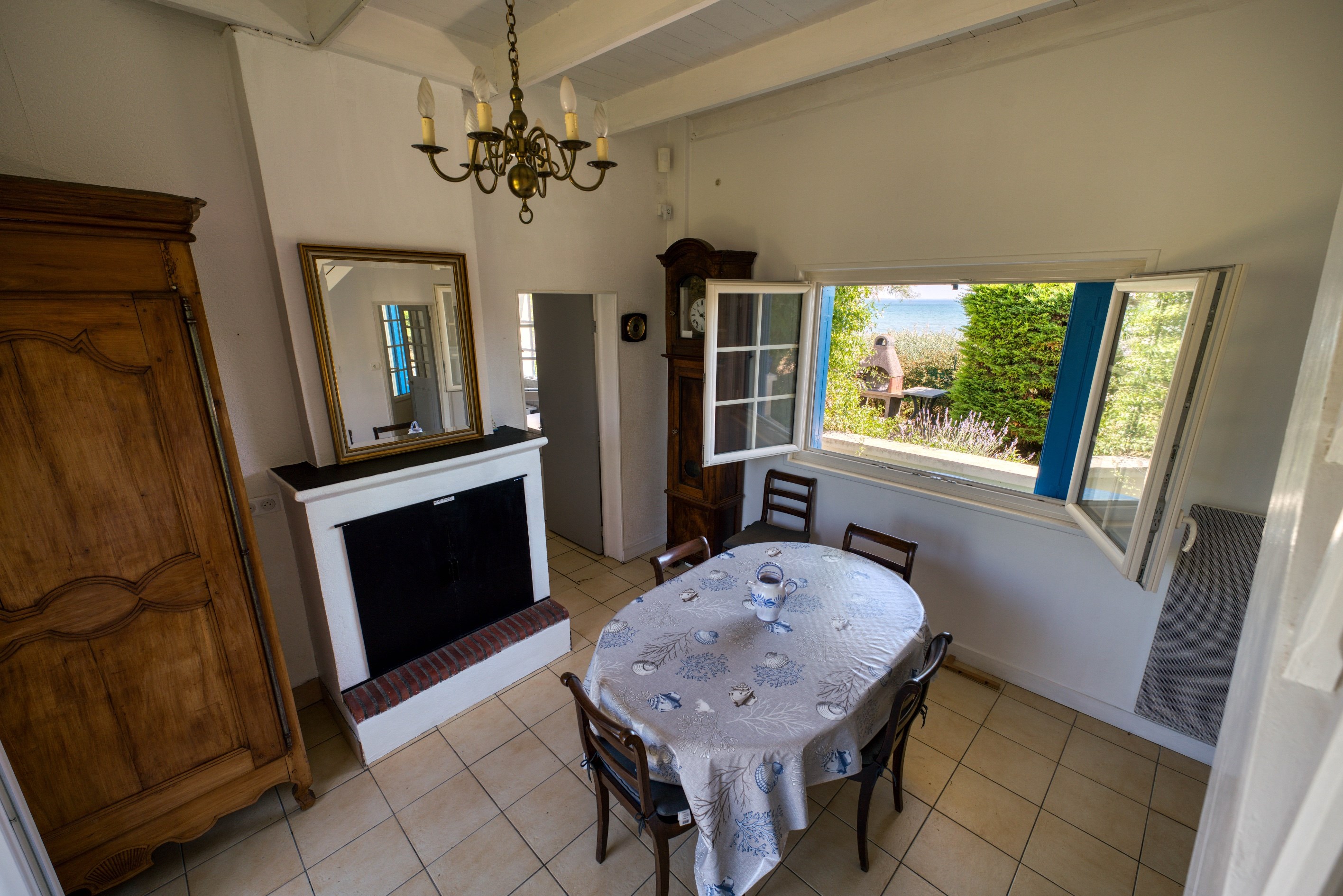  Charming House  Facing the Sea and Marina of Saint Denis d