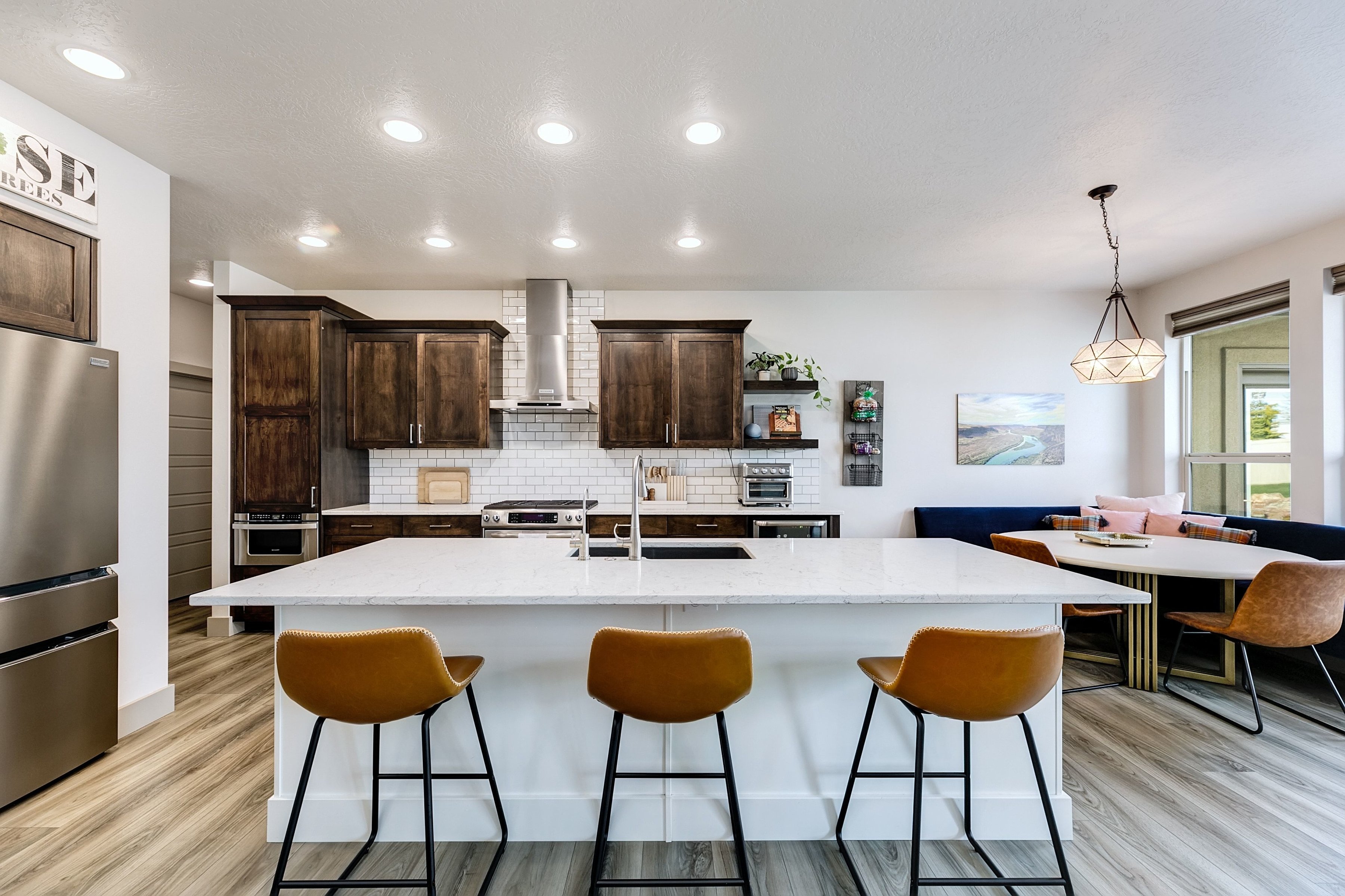  Beautiful Single Level - Former Builder Model Home - 物件實景