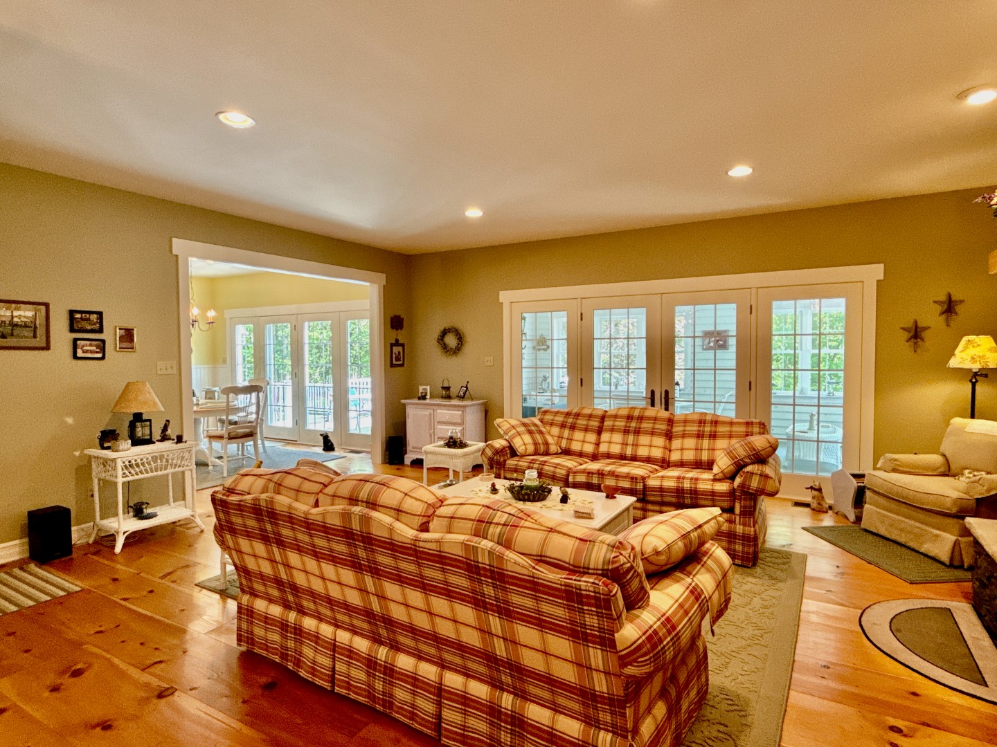 Hawley, Pennsylvania, 18428, United States, 3 Bedrooms Bedrooms, ,4 BathroomsBathrooms,Residential,For Sale,1846687