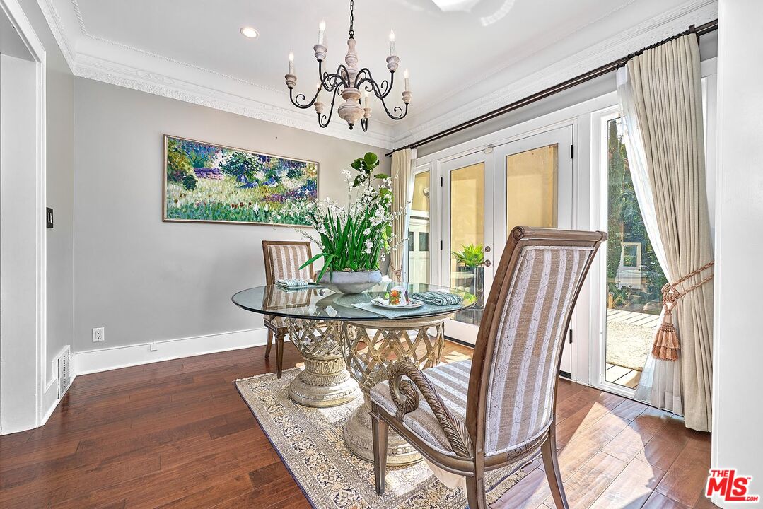 Los Angeles, California, 90005, United States, 5 Bedrooms Bedrooms, ,6 BathroomsBathrooms,Residential,For Sale,1907226