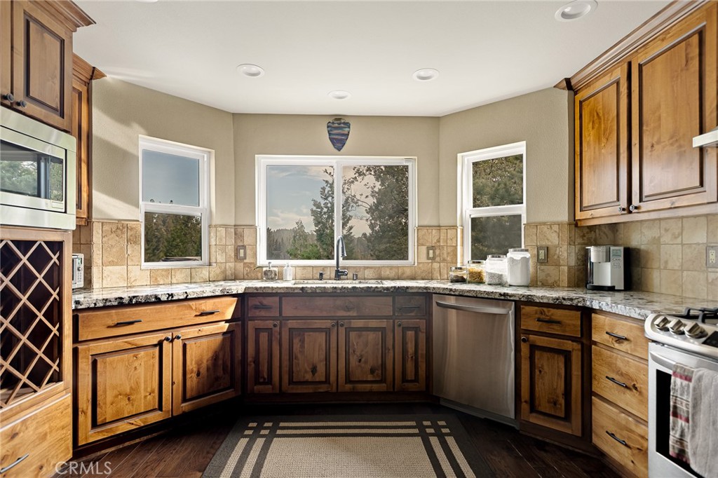 Lake Arrowhead, California, 92352, United States, 4 Bedrooms Bedrooms, ,4 BathroomsBathrooms,Residential,For Sale,1939836