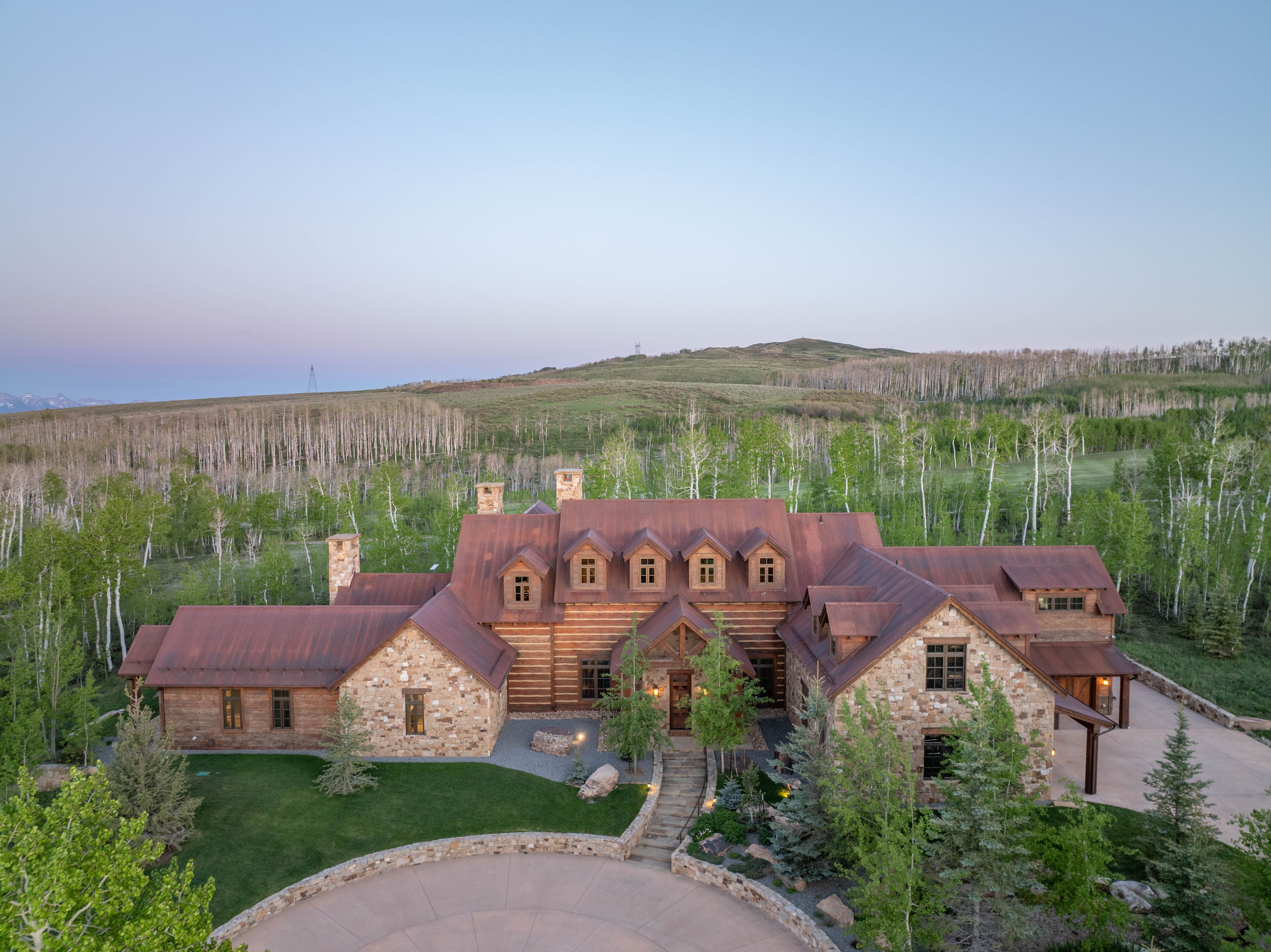  Refined Mountain Elegance In A Premier Setting - 物件實景