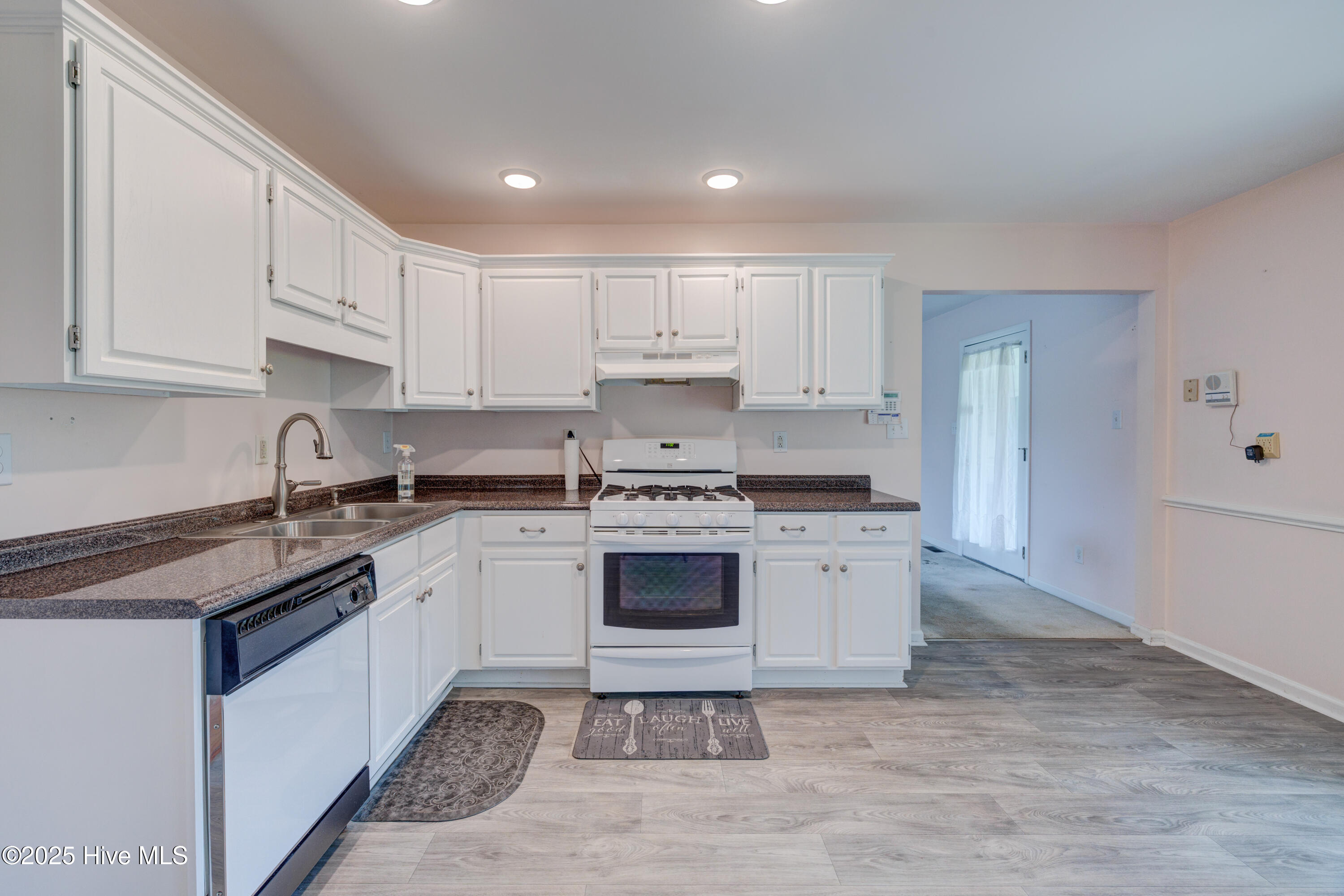 Burgaw, North Carolina, 28425, United States, 4 Bedrooms Bedrooms, ,4 BathroomsBathrooms,Residential,For Sale,1818380
