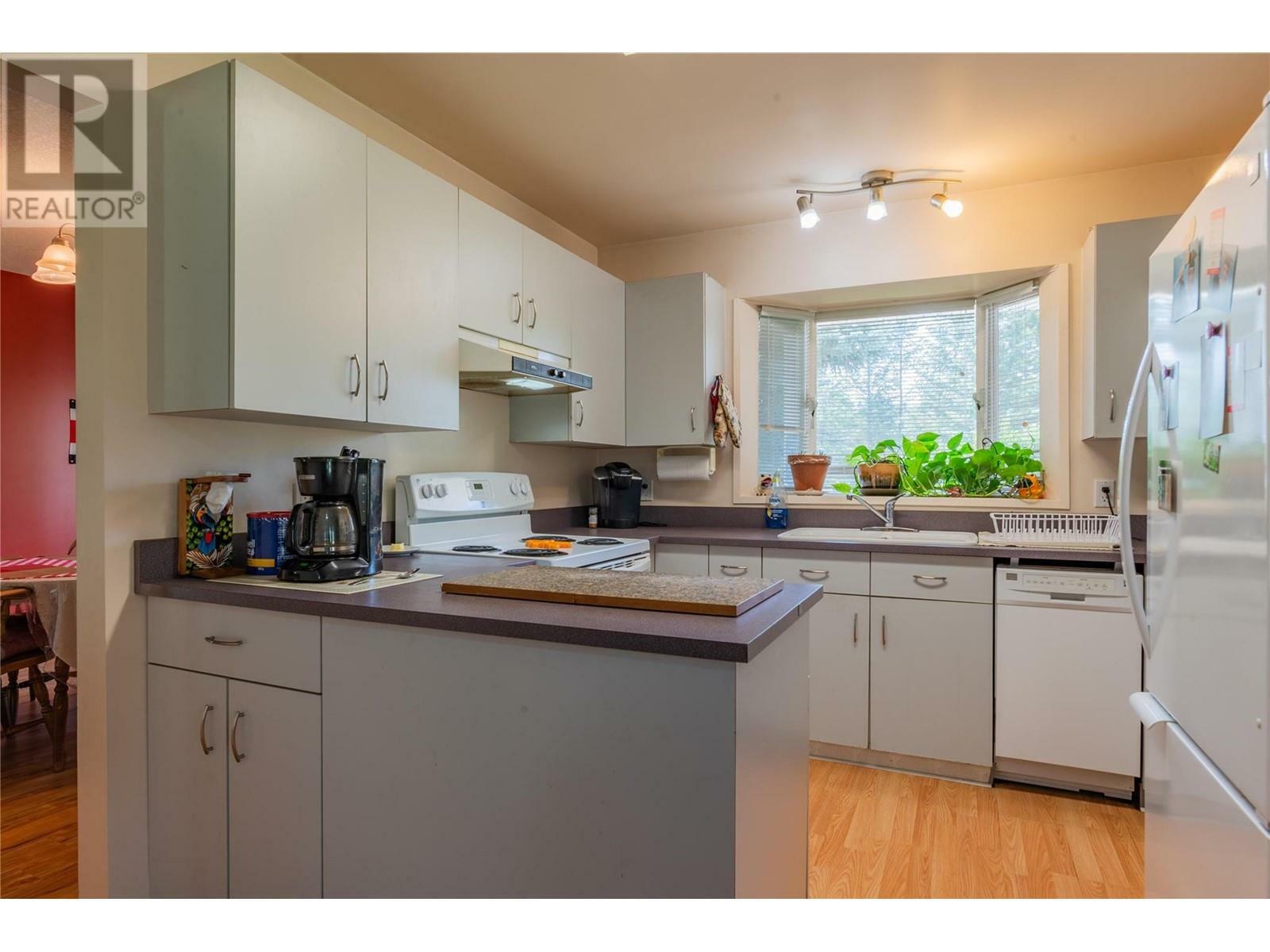 WINLAW, British Columbia, V0G 2J0, CA, 3 Bedrooms Bedrooms, ,2 BathroomsBathrooms,Residential,For Sale,1839031