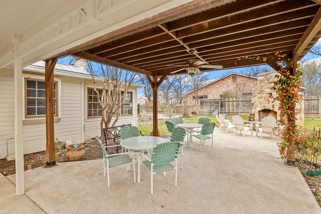 211 S Crockett St, Fredericksburg, Texas, 78624, United States, 3 Bedrooms Bedrooms, ,3 BathroomsBathrooms,Residential,For Sale,211 S Crockett St,1217754