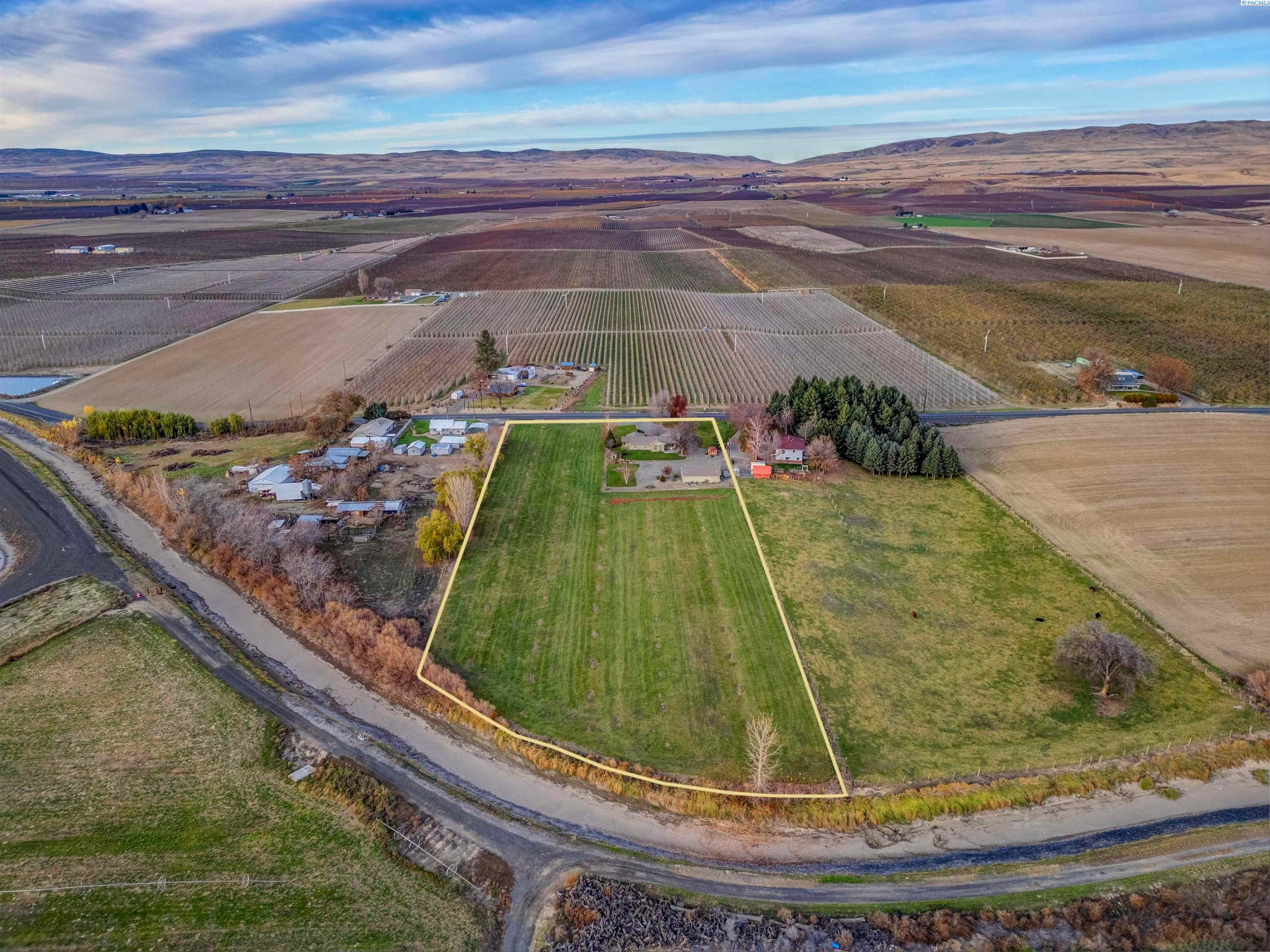 Sunnyside, Washington, 98944, United States, 3 Bedrooms Bedrooms, ,2 BathroomsBathrooms,Residential,For Sale,1998016