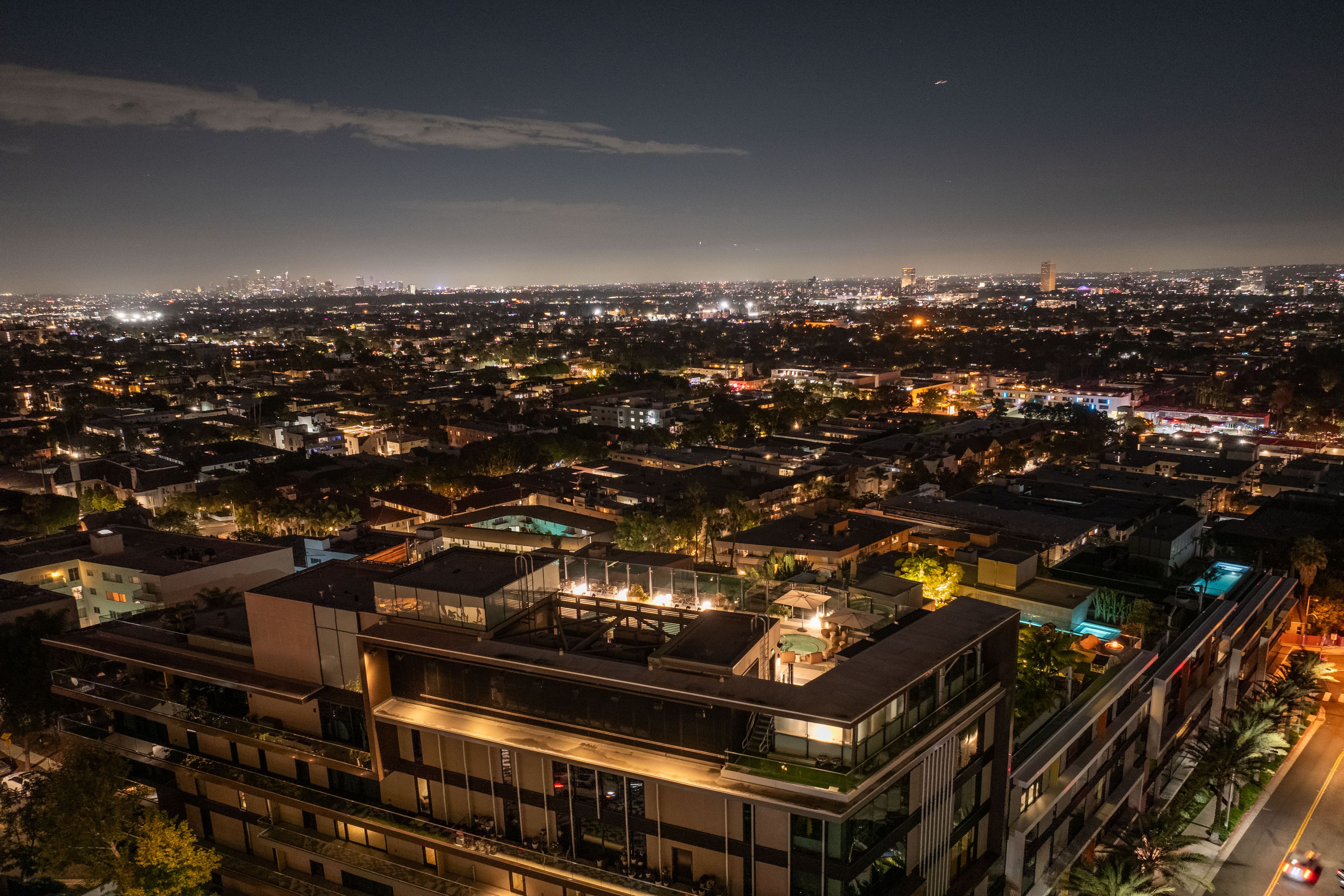  8420 Sunset Blvd - 物件實景