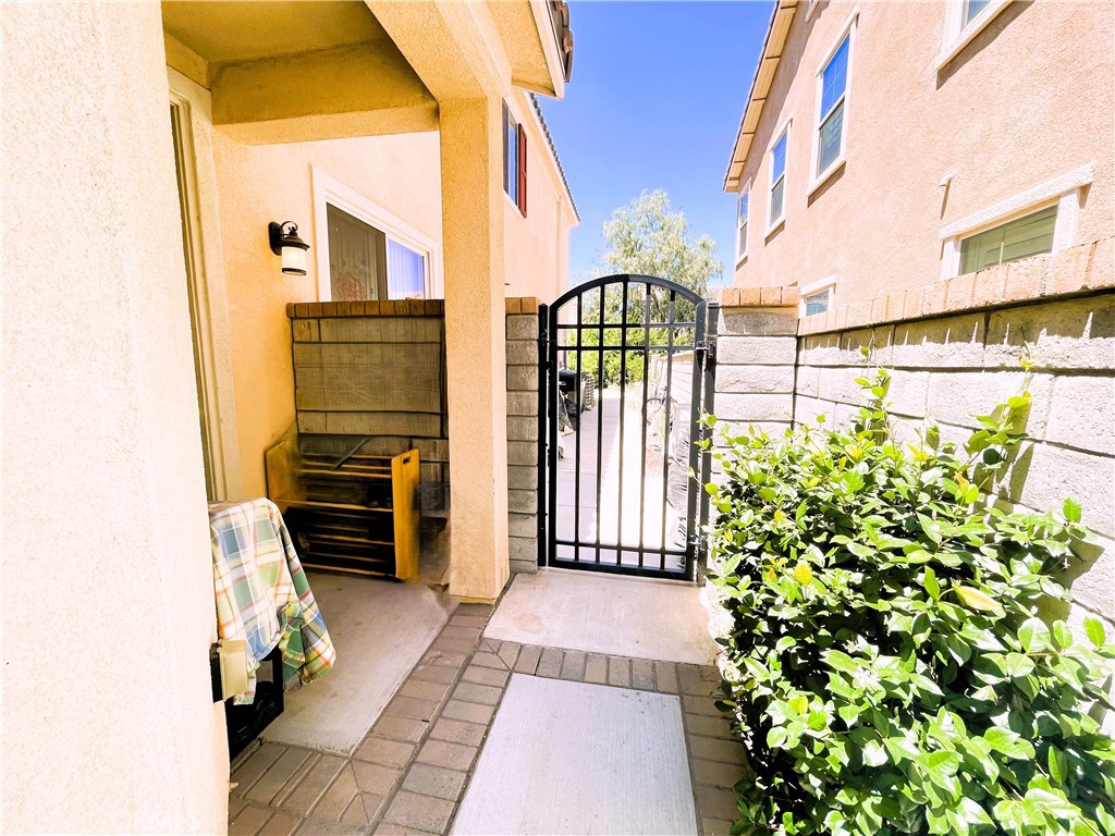 Eastvale, California, 92880, United States, 4 Bedrooms Bedrooms, ,4 BathroomsBathrooms,Residential,For Sale,1978944