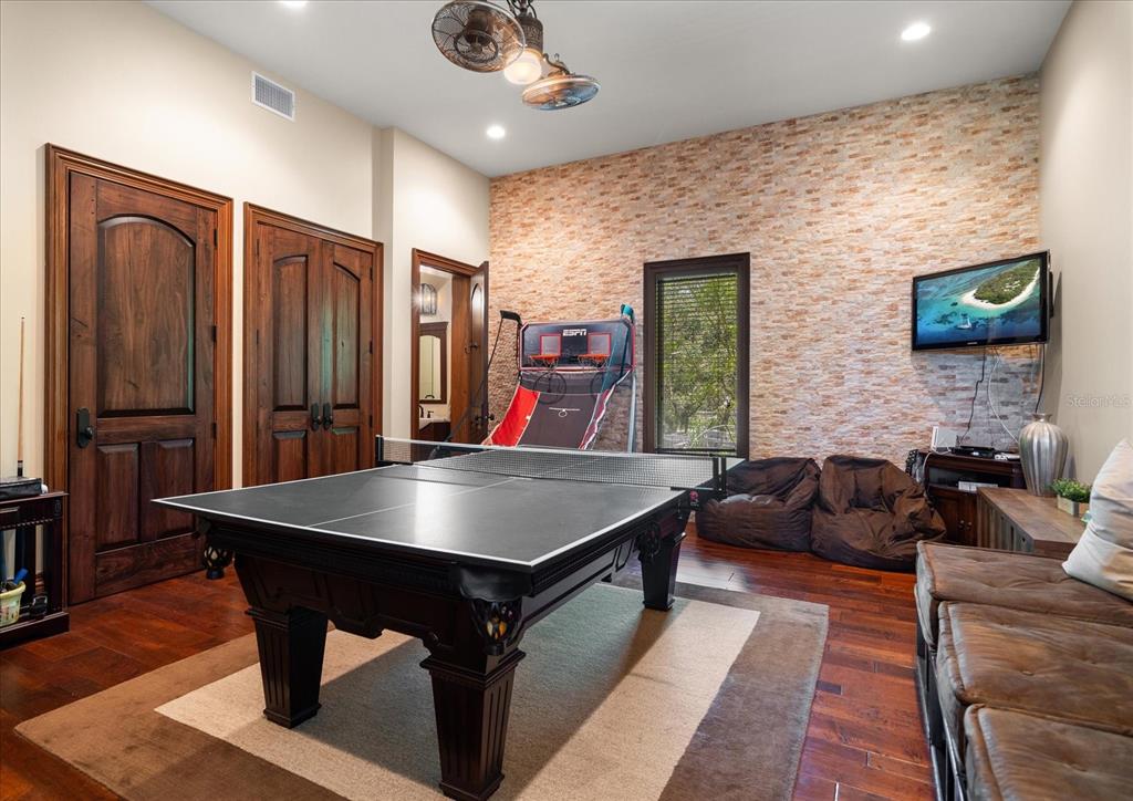Largo, Florida, 33774, United States, 5 Bedrooms Bedrooms, ,7 BathroomsBathrooms,Residential,For Sale,1876225