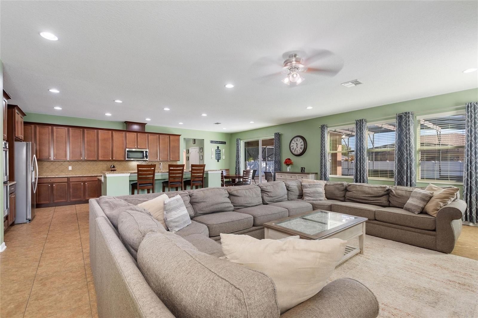 AUBURNDALE, Florida, 33823, United States, 5 Bedrooms Bedrooms, ,5 BathroomsBathrooms,Residential,For Sale,1986097