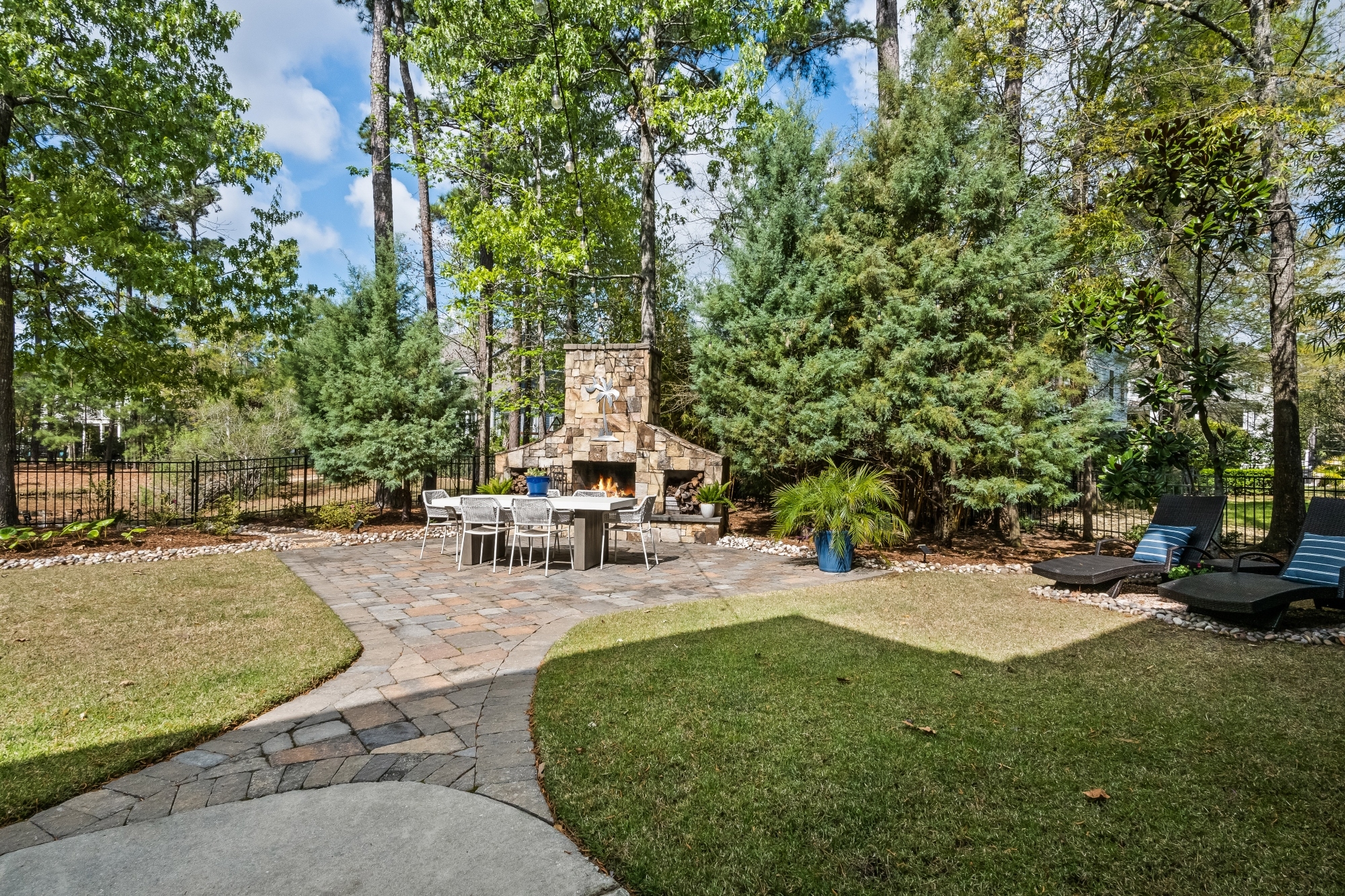  2120 Malcolm Road - 物件實景