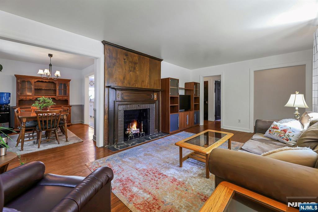 Fair Lawn, New Jersey, 07410, United States, 4 Bedrooms Bedrooms, ,2 BathroomsBathrooms,Residential,For Sale,1940655