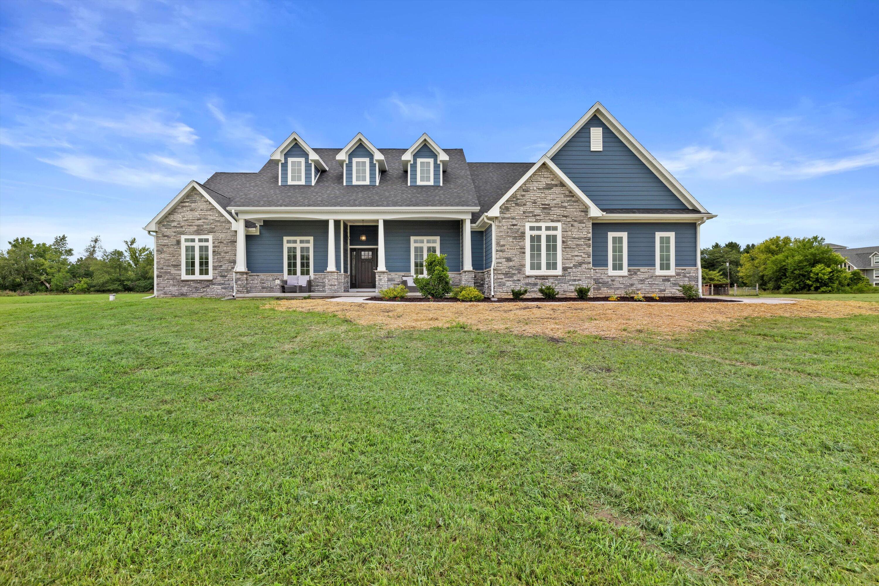 Bloomfield, Wisconsin, 53147, United States, 5 Bedrooms Bedrooms, ,3 BathroomsBathrooms,Residential,For Sale,1921596