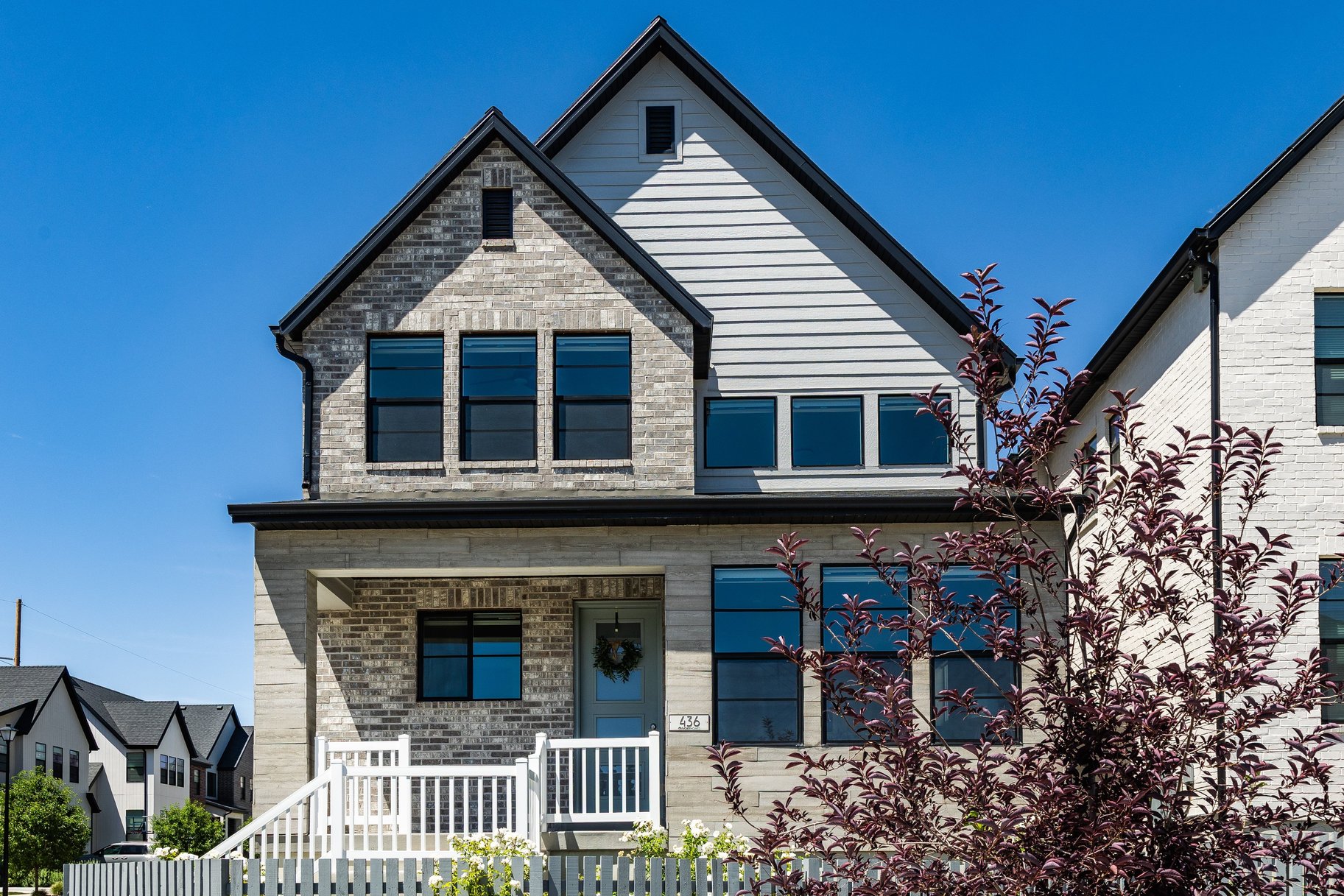  Fully Finished Cottage Style on a Corner Lot - 物件實景