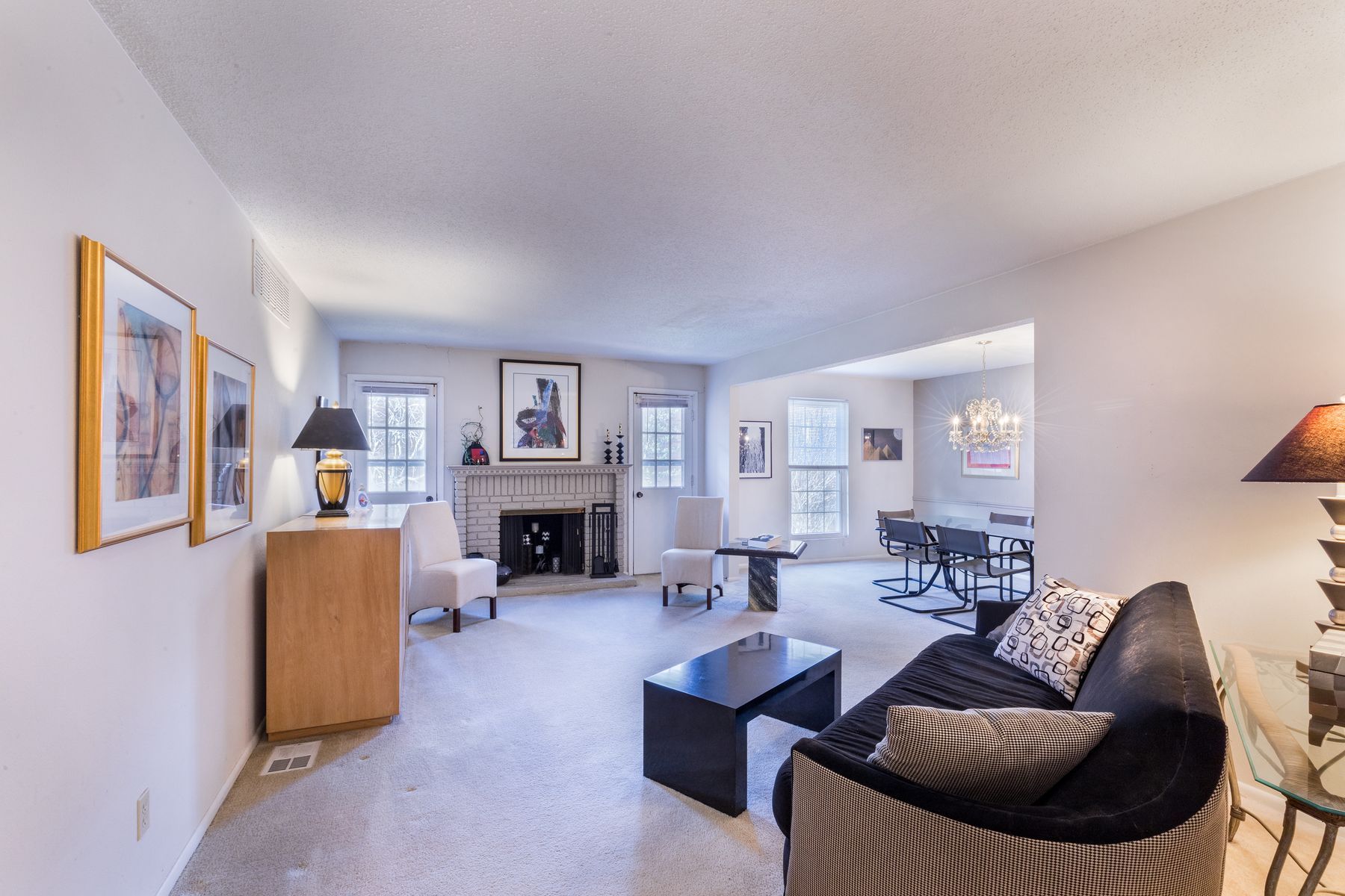  2-bed, 2-full bath condo offers spacious rooms with abundant storage. - 物件實景