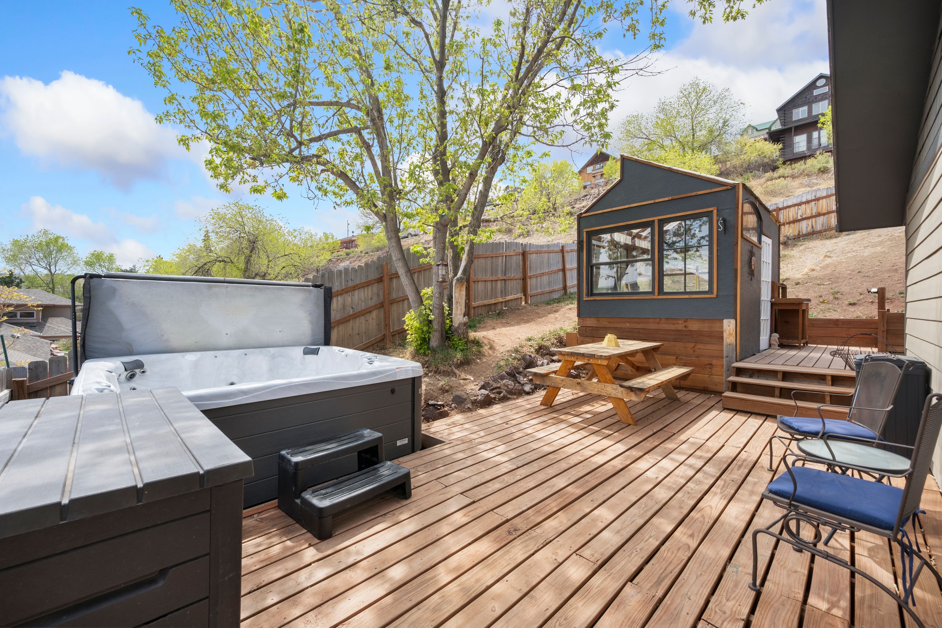  Beautifully Updated Raised Ranch, Perfectly Positioned to Capture Views - 物件實景