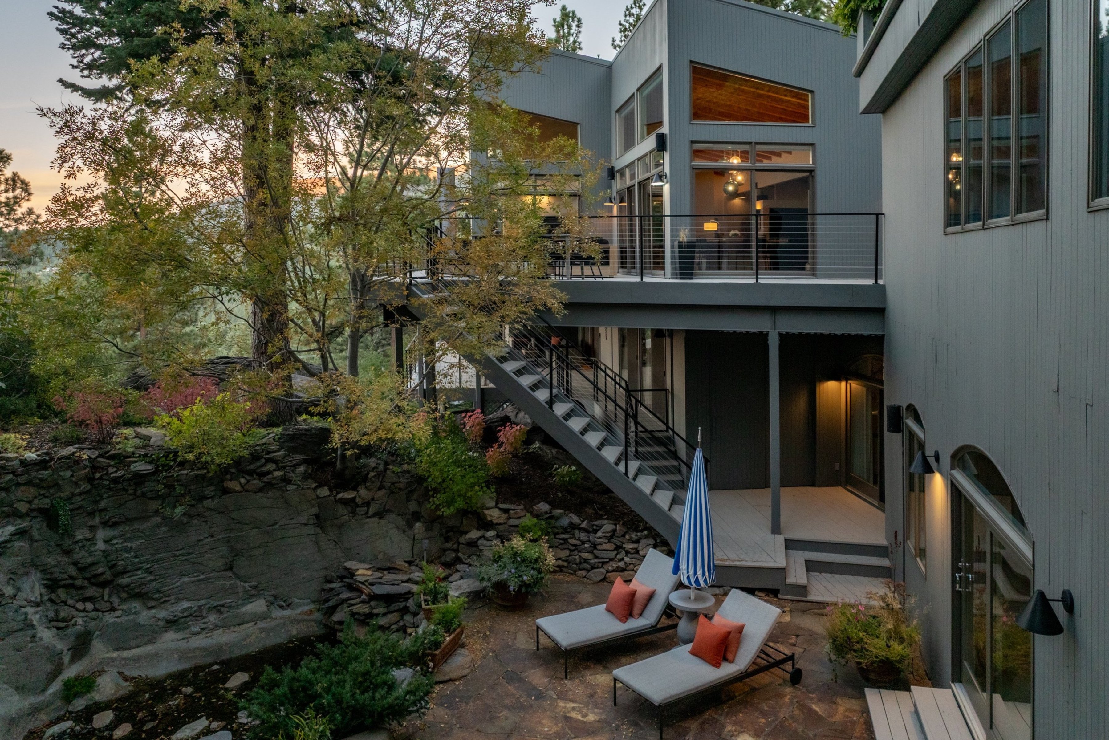  Legendary Gated Panoramic Lake View Estate - 物件實景