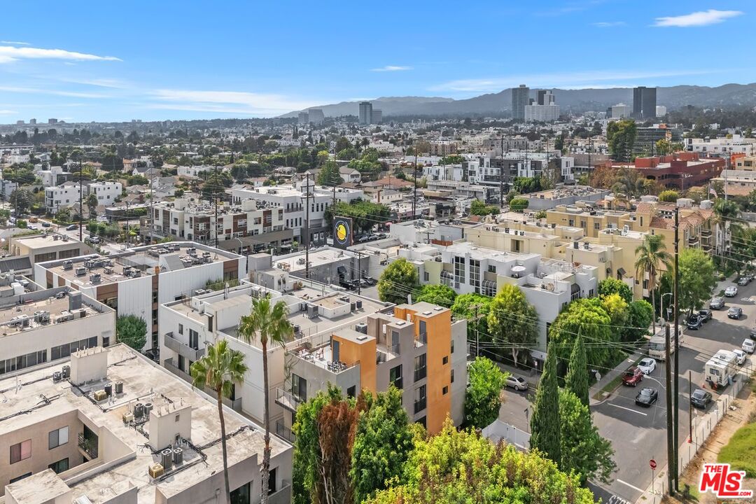 Los Angeles, California, 90025, United States, 9 Bedrooms Bedrooms, ,Residential,For Sale,1940770