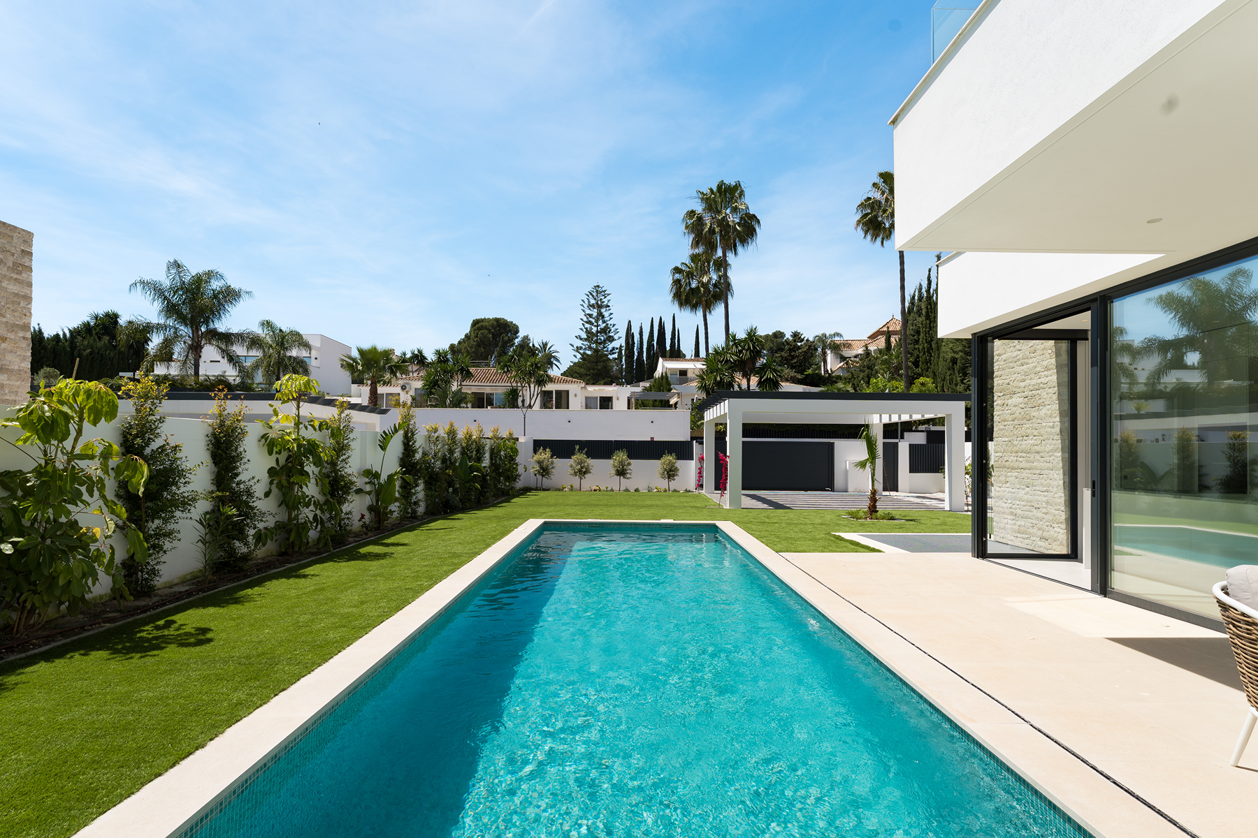  Contemporary Villa with Pool & Solarium in Estepona East - 物件實景