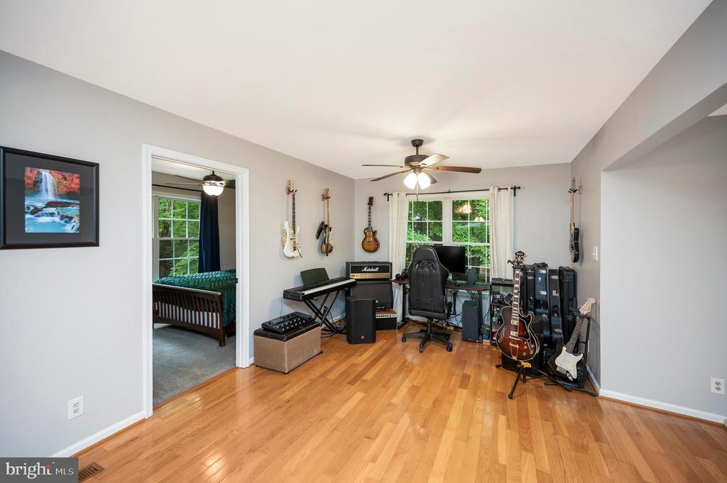 Fredericksburg, Virginia, 22406, United States, 3 Bedrooms Bedrooms, ,2 BathroomsBathrooms,Residential,For Sale,2049336