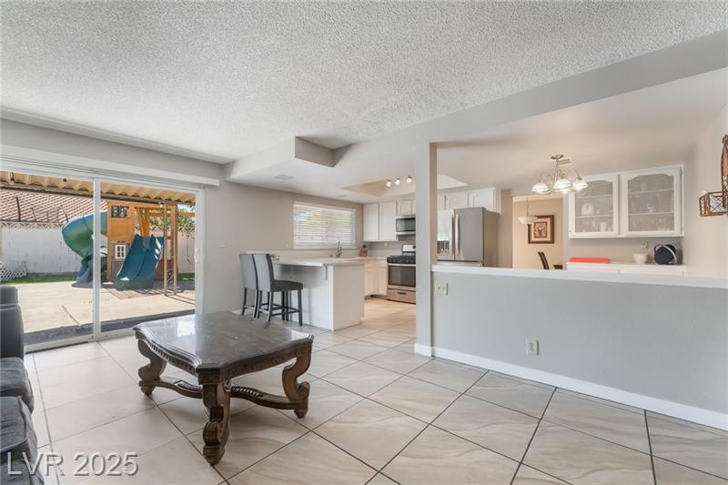 Henderson, Nevada, 89014, United States, 4 Bedrooms Bedrooms, ,2 BathroomsBathrooms,Residential,For Sale,1977160