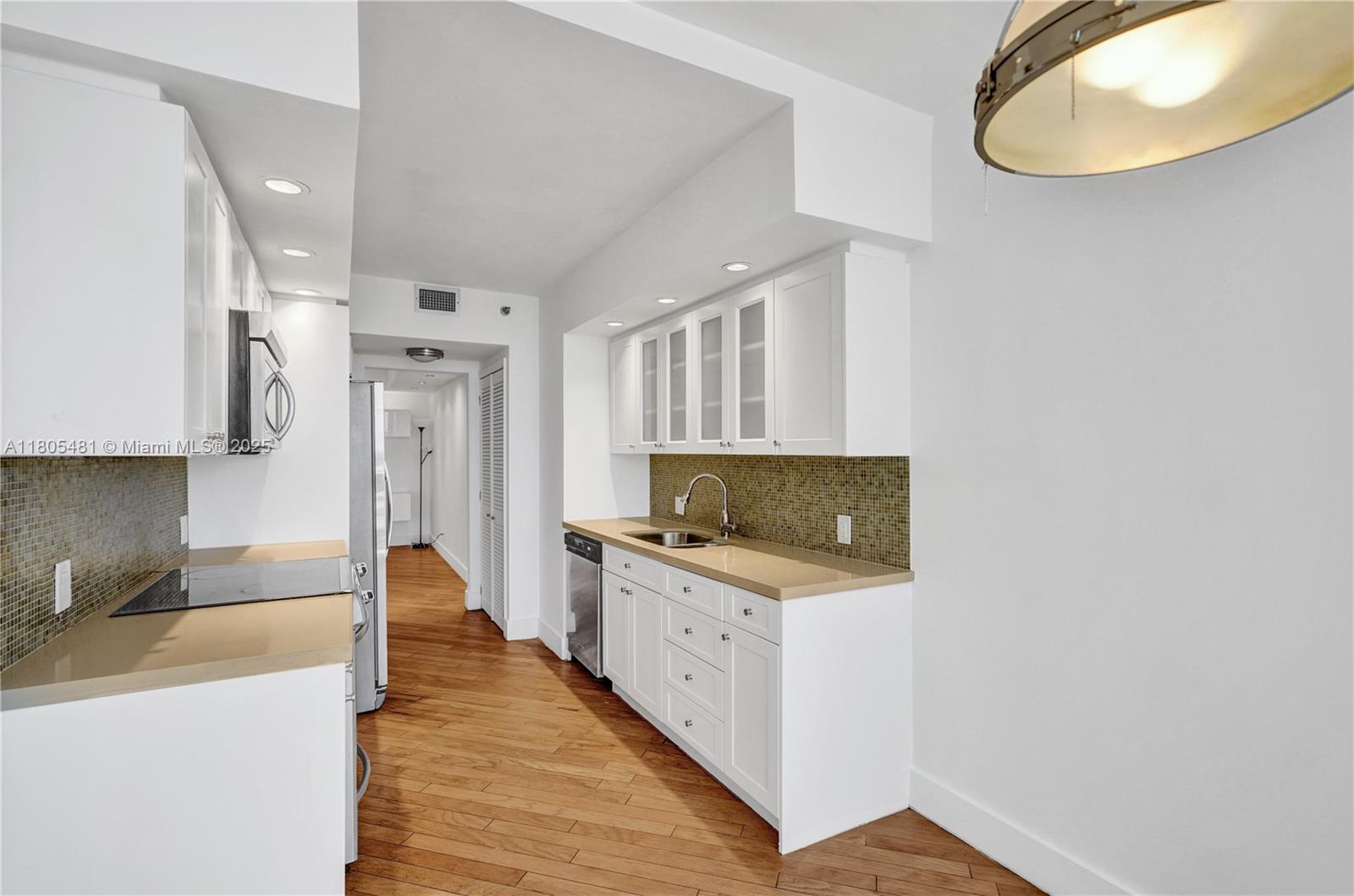 Aventura, Florida, 33180, United States, 2 Bedrooms Bedrooms, ,2 BathroomsBathrooms,Residential,For Sale,1827692