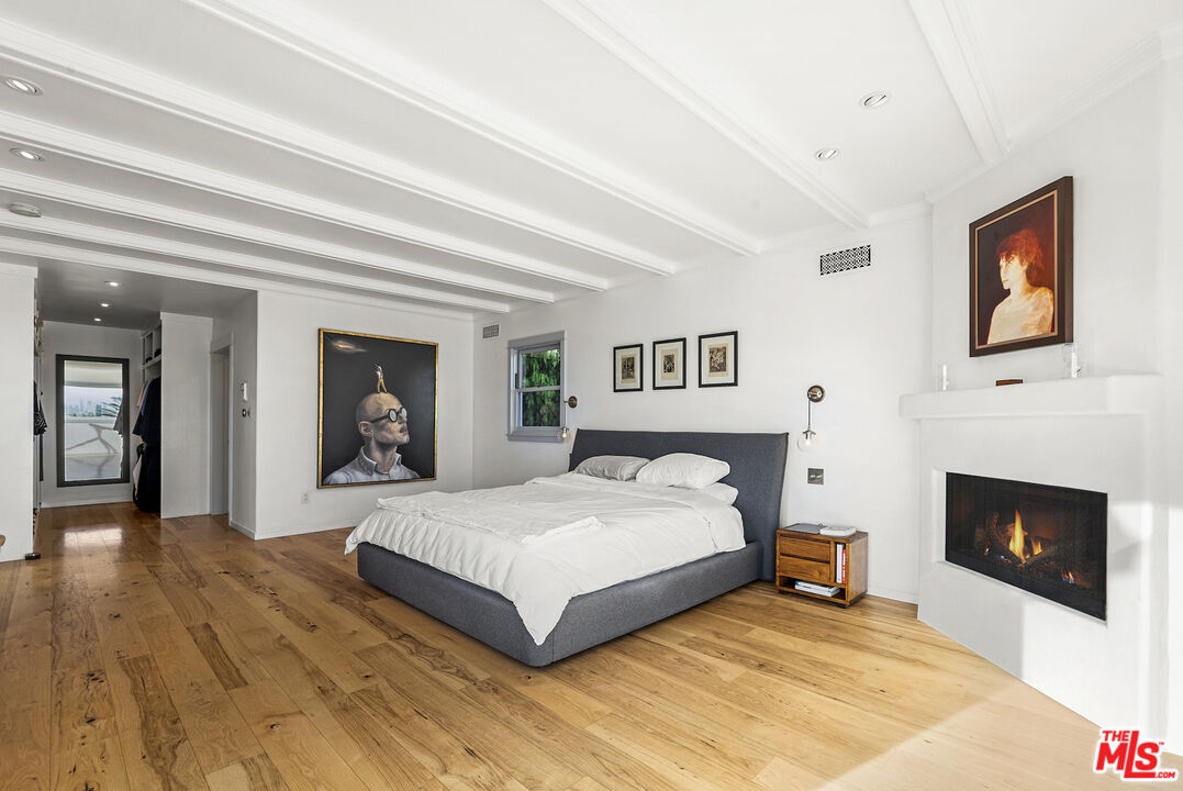 Los Angeles, California, 90068, United States, 3 Bedrooms Bedrooms, ,3 BathroomsBathrooms,Residential,For Sale,1794796