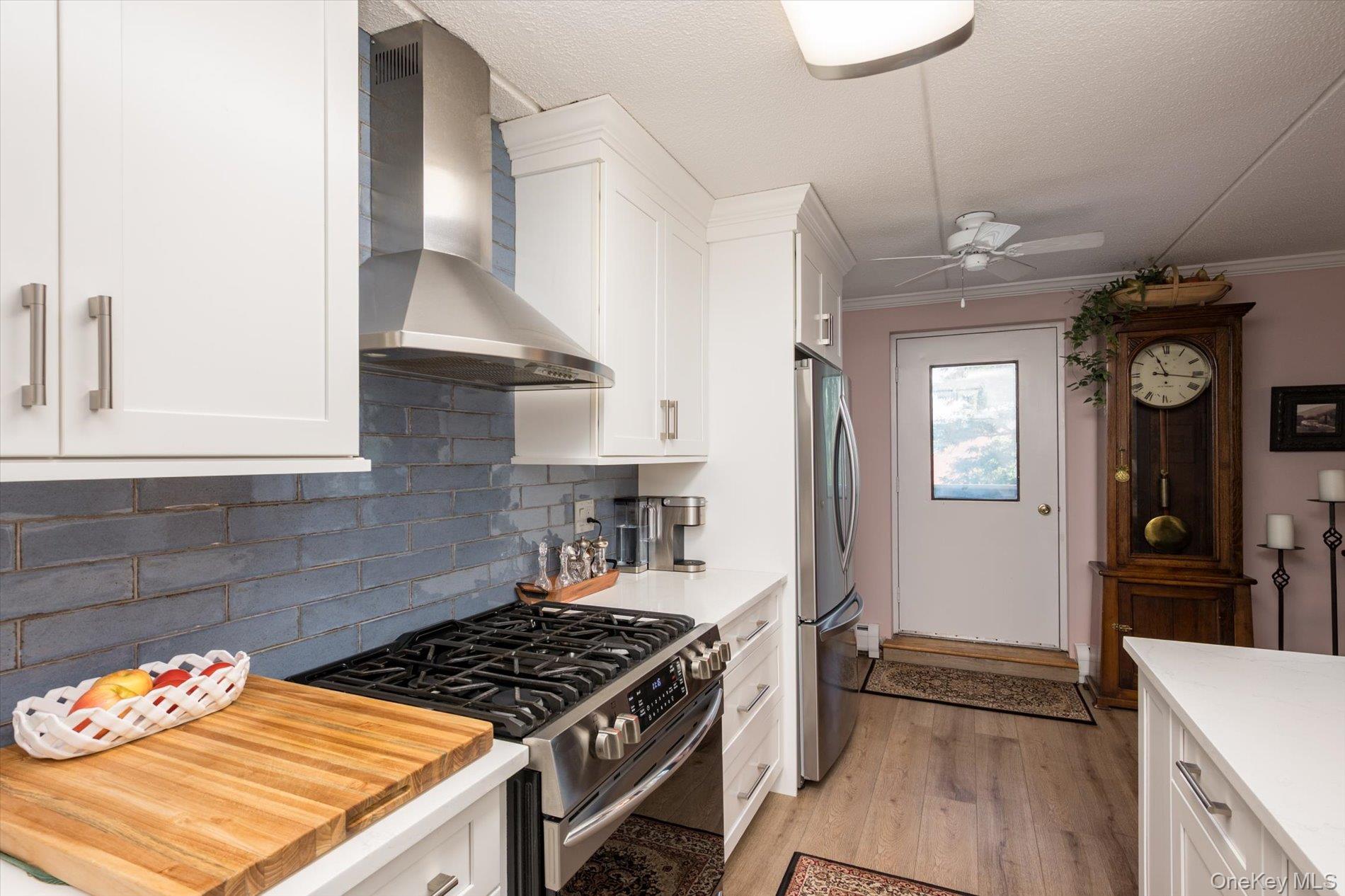  135 Post Avenue, Westbury, NY, 11590 - 物件實景