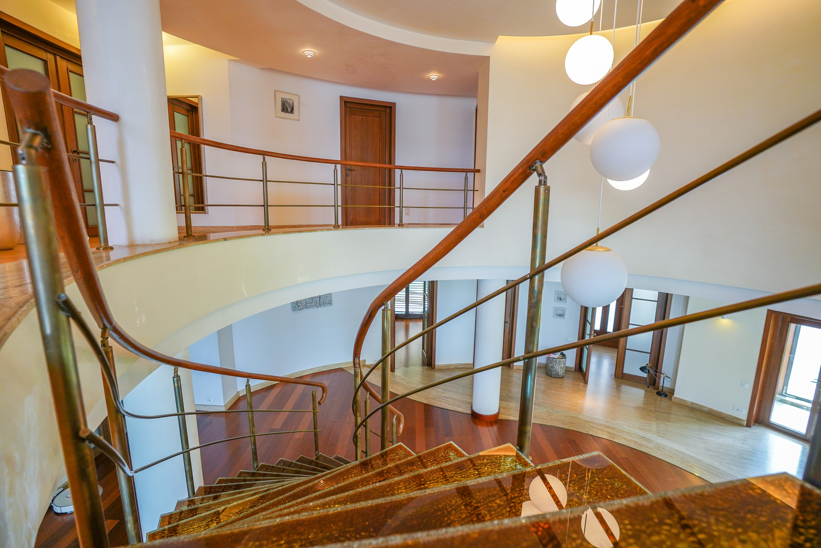 Villa with Private Peninsula and Panoramic Lake Views, Corbeanca - 物件實景