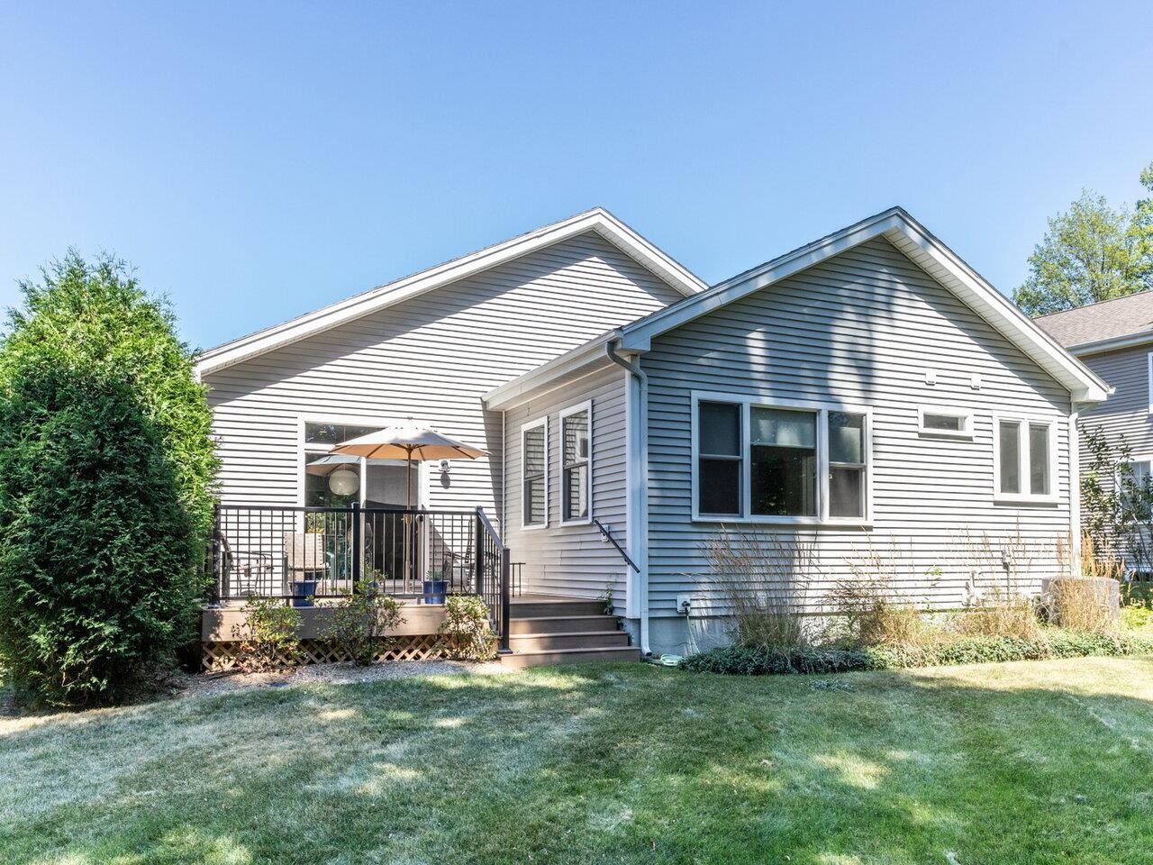 Burlington, Vermont, 05401, United States, 2 Bedrooms Bedrooms, ,2 BathroomsBathrooms,Residential,For Sale,1927206