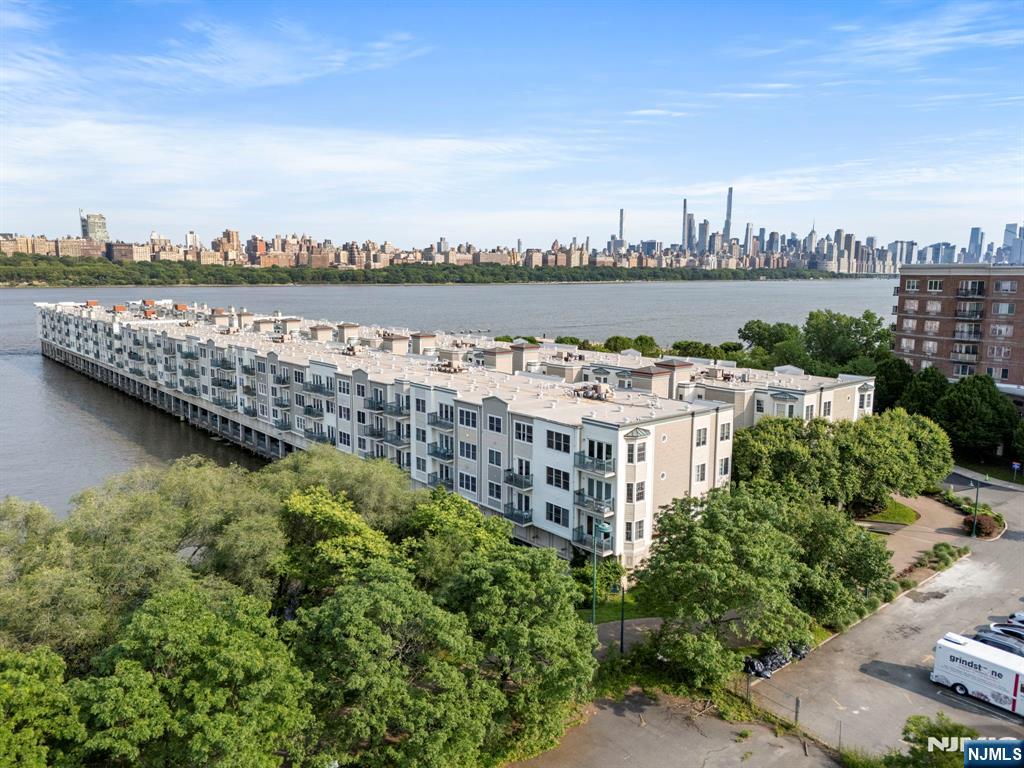 Edgewater, New Jersey, 07020, United States, 2 Bedrooms Bedrooms, ,2 BathroomsBathrooms,Residential,For Sale,1934539
