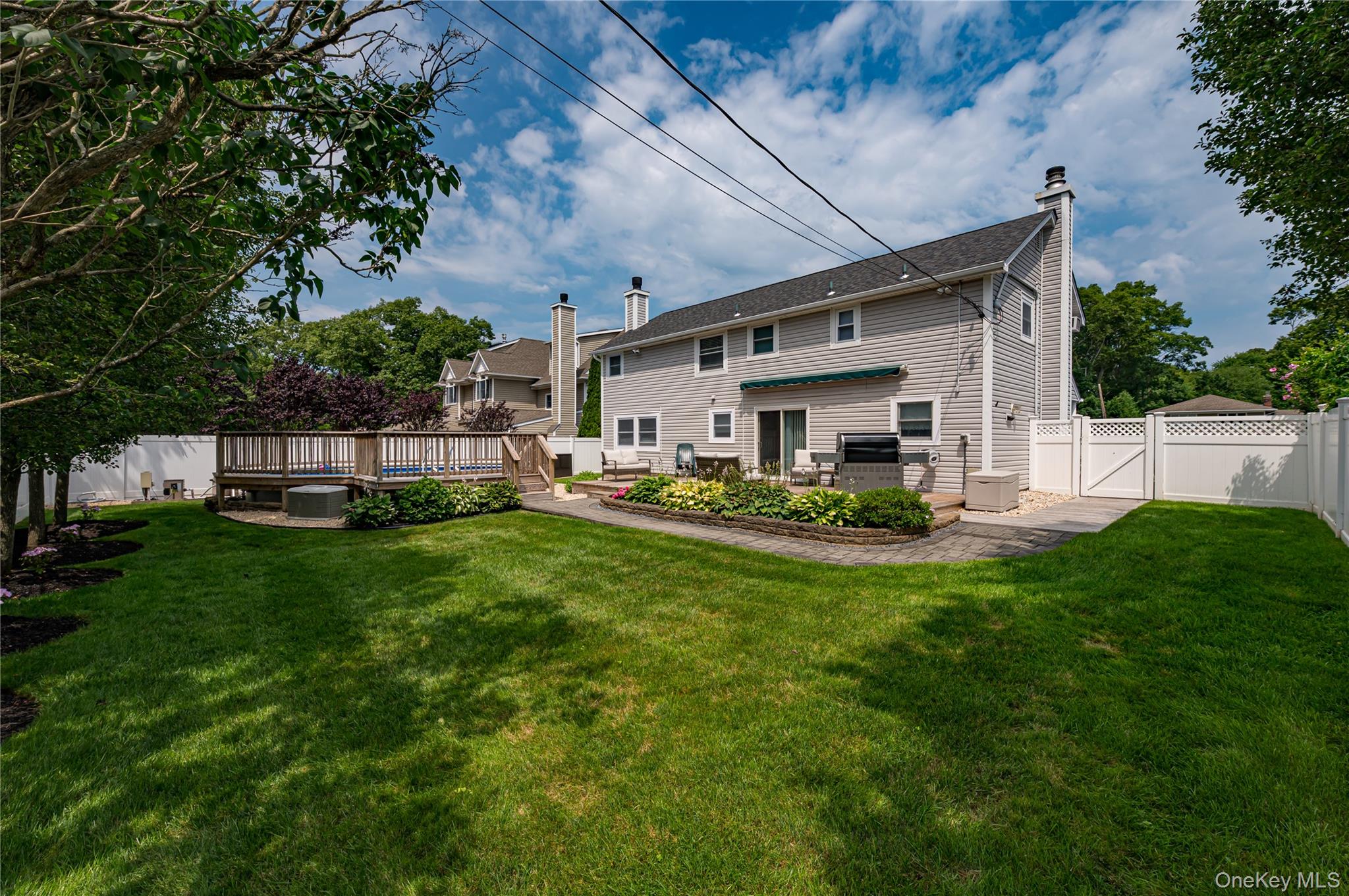  16 Sussex Lane, Lake Grove, NY, 11755 - 物件實景