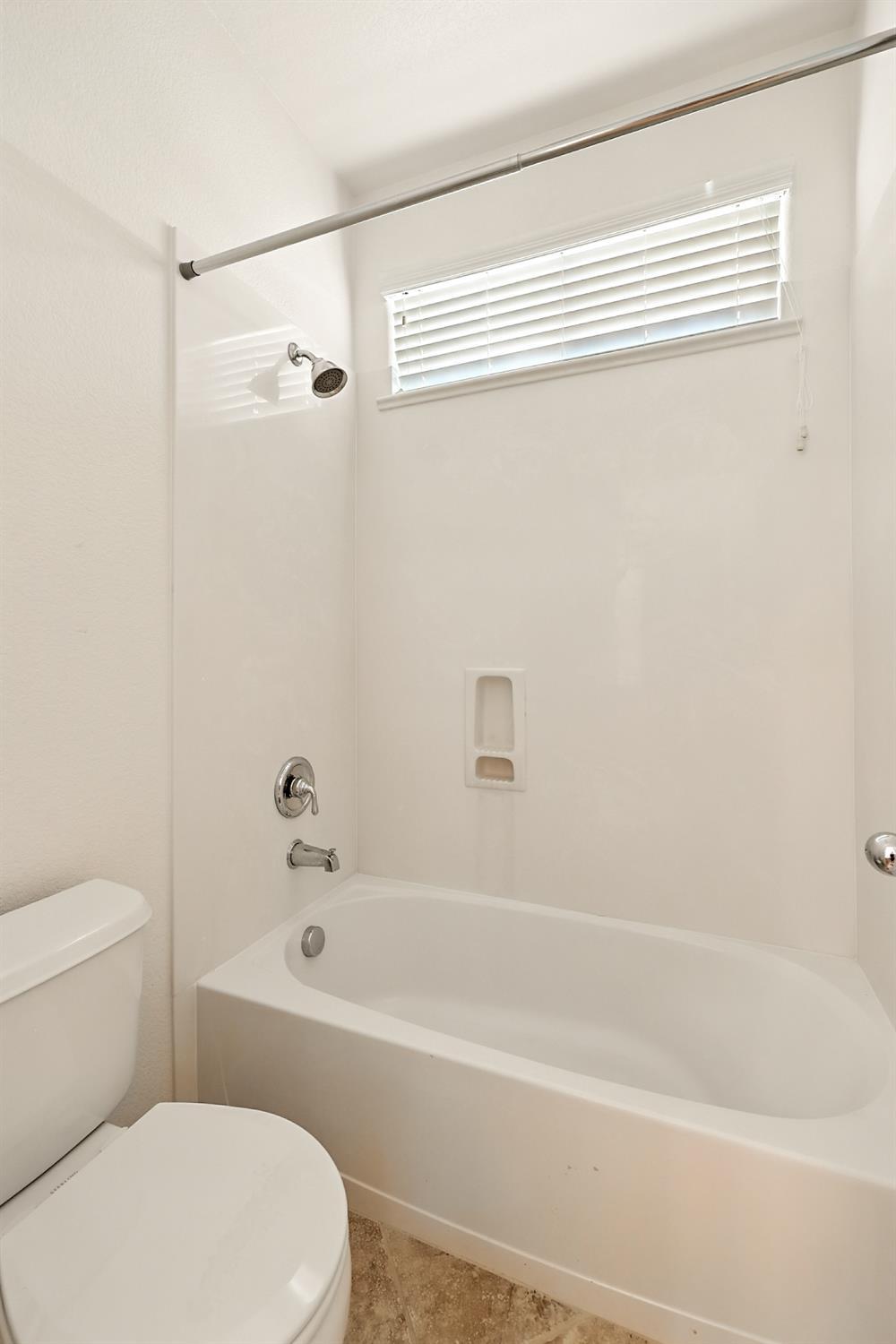 Chowchilla, California, 93610, United States, 5 Bedrooms Bedrooms, ,4 BathroomsBathrooms,Residential,For Sale,1982347