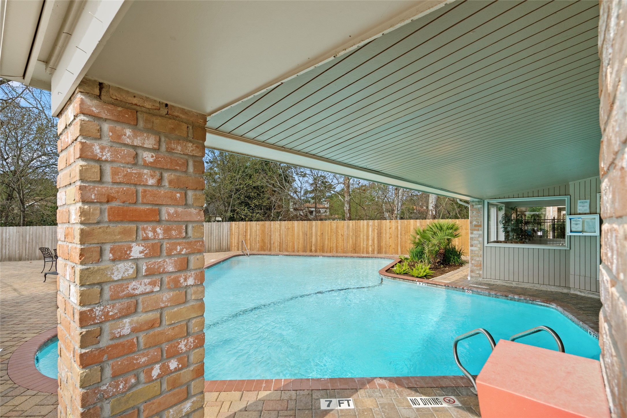  2238 S Piney Point Road #102 - 物件實景