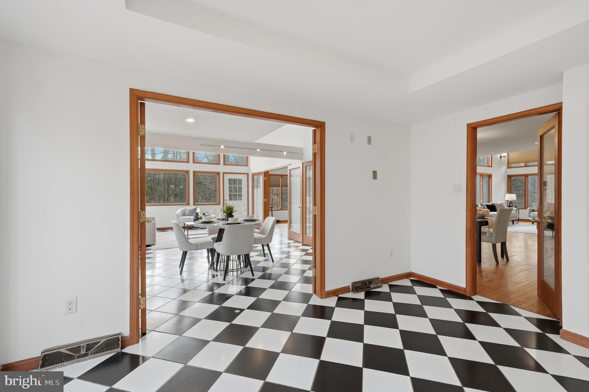 La Plata, Maryland, 20646, United States, 5 Bedrooms Bedrooms, ,4 BathroomsBathrooms,Residential,For Sale,1994243